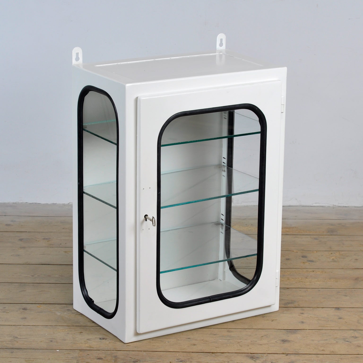 Vintage_medical_cabinet_from_1970s