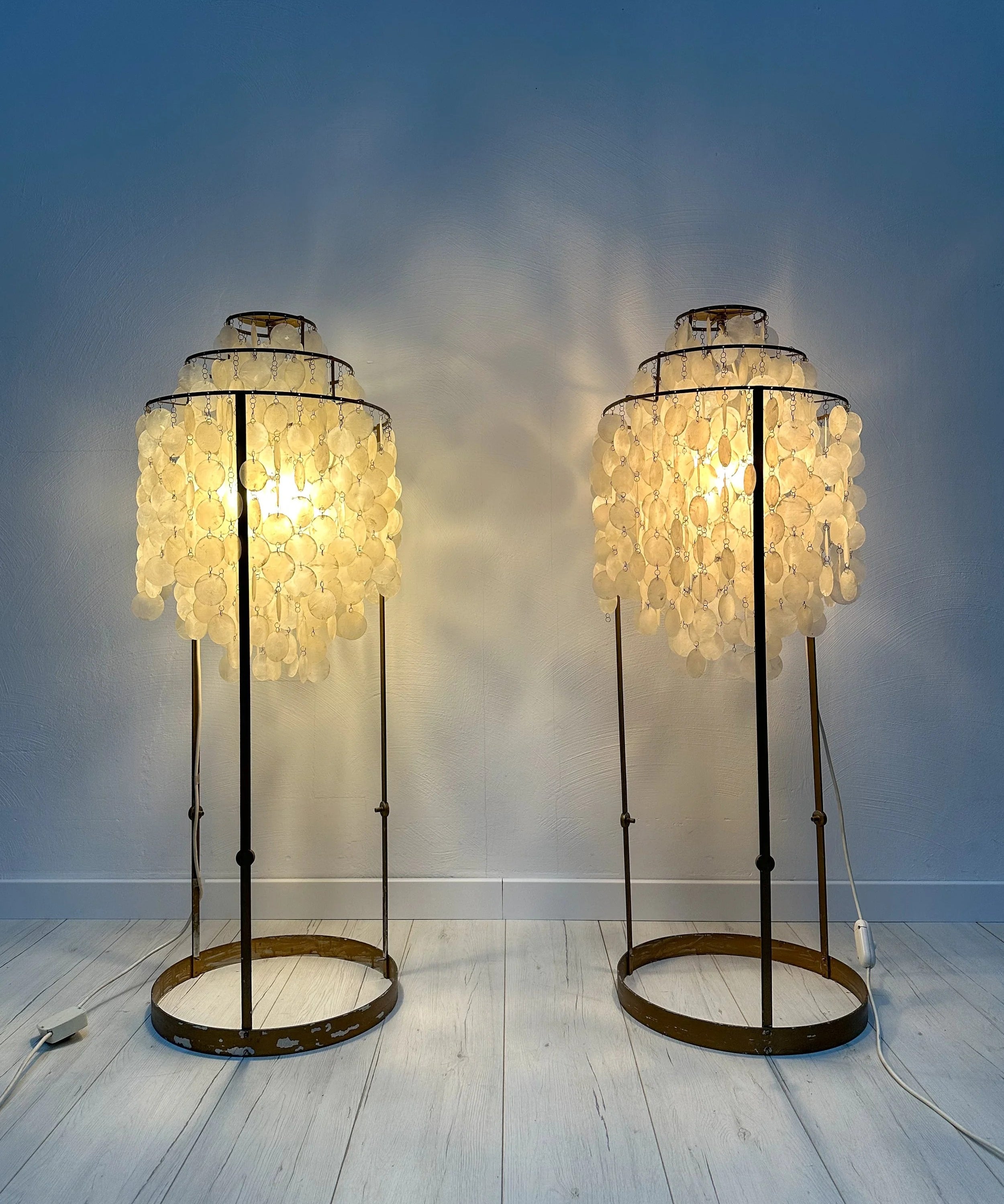 Vintage_Shell_Floor_Lamp_in_the_Style_of_Verner_Panton's_Fun_Series,_Metal_Frame_and_Shell_Discs
