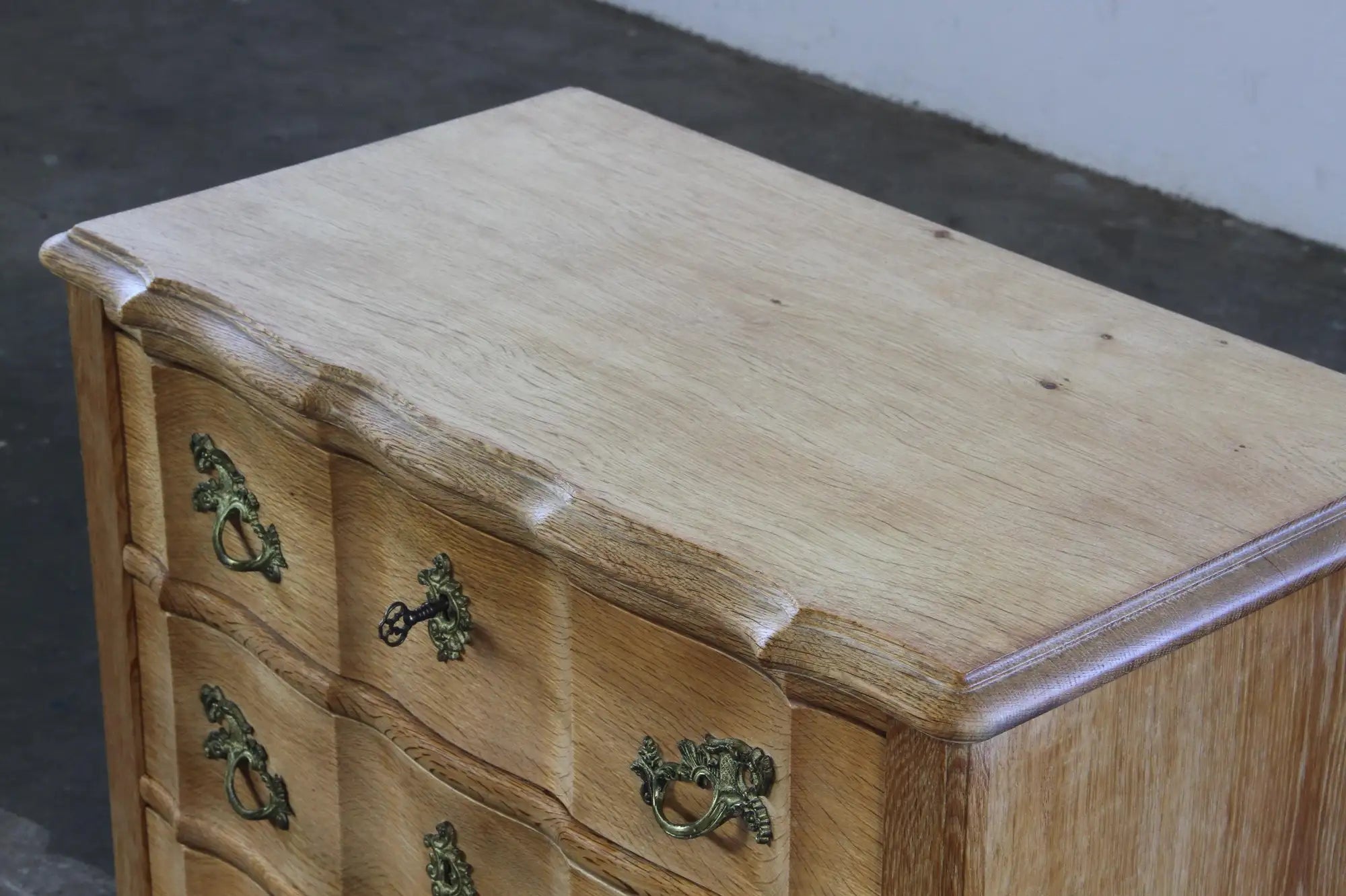 Mid-20th-Century_Danish_Oak_Chest_of_Drawers_with_Carved_Fronts_and_Cabriole_Legs,_Rococo_Revival_Style