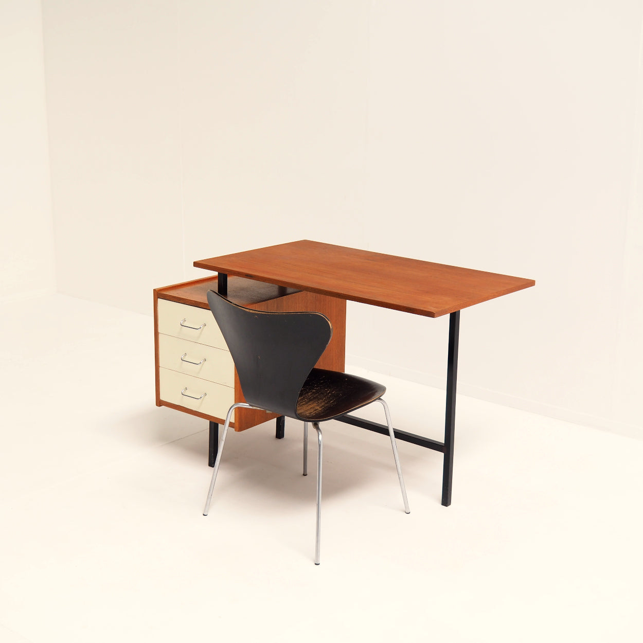 Compact_Pastoe_Writing_Desk_with_Ivory_Drawers,_Netherlands,_1950s
