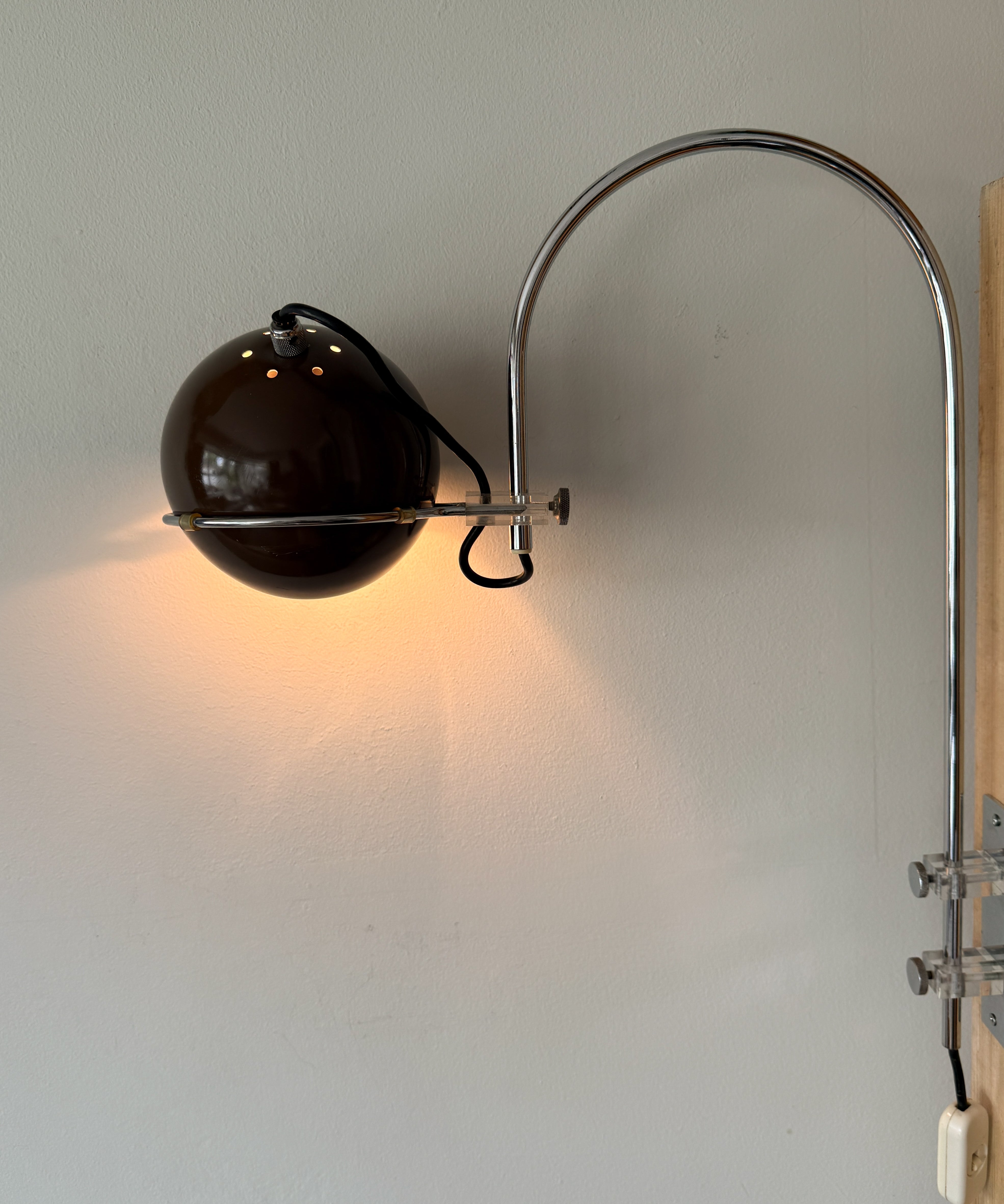 Space_Age_Mushroom_Arc_Wall_Lamp_by_Gepo,_Chrome_and_Brown_Adjustable_Light