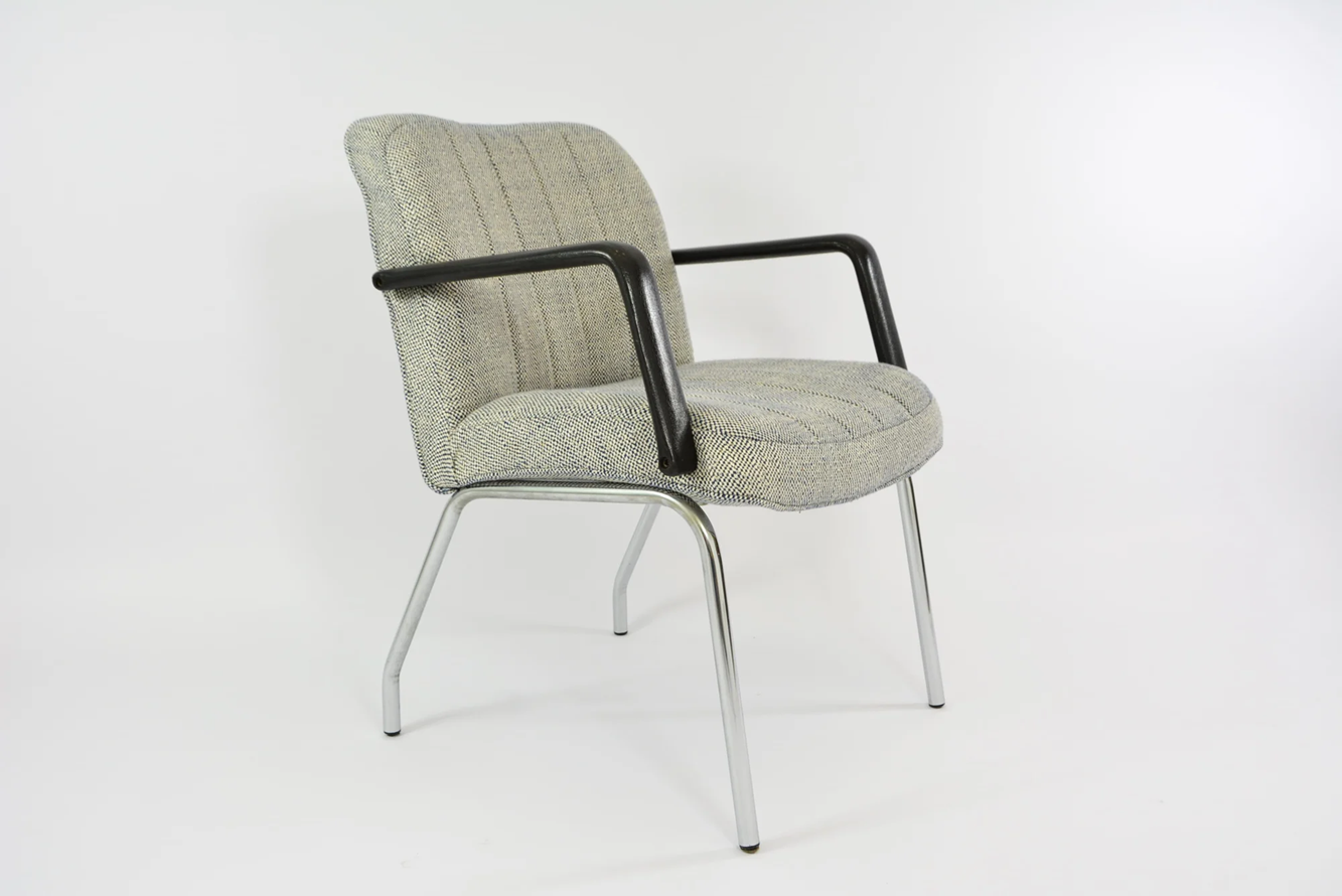 1970s_Office_Armchair_in_Mottled_Fabric_with_Chrome_Frame_and_Resin_Armrests
