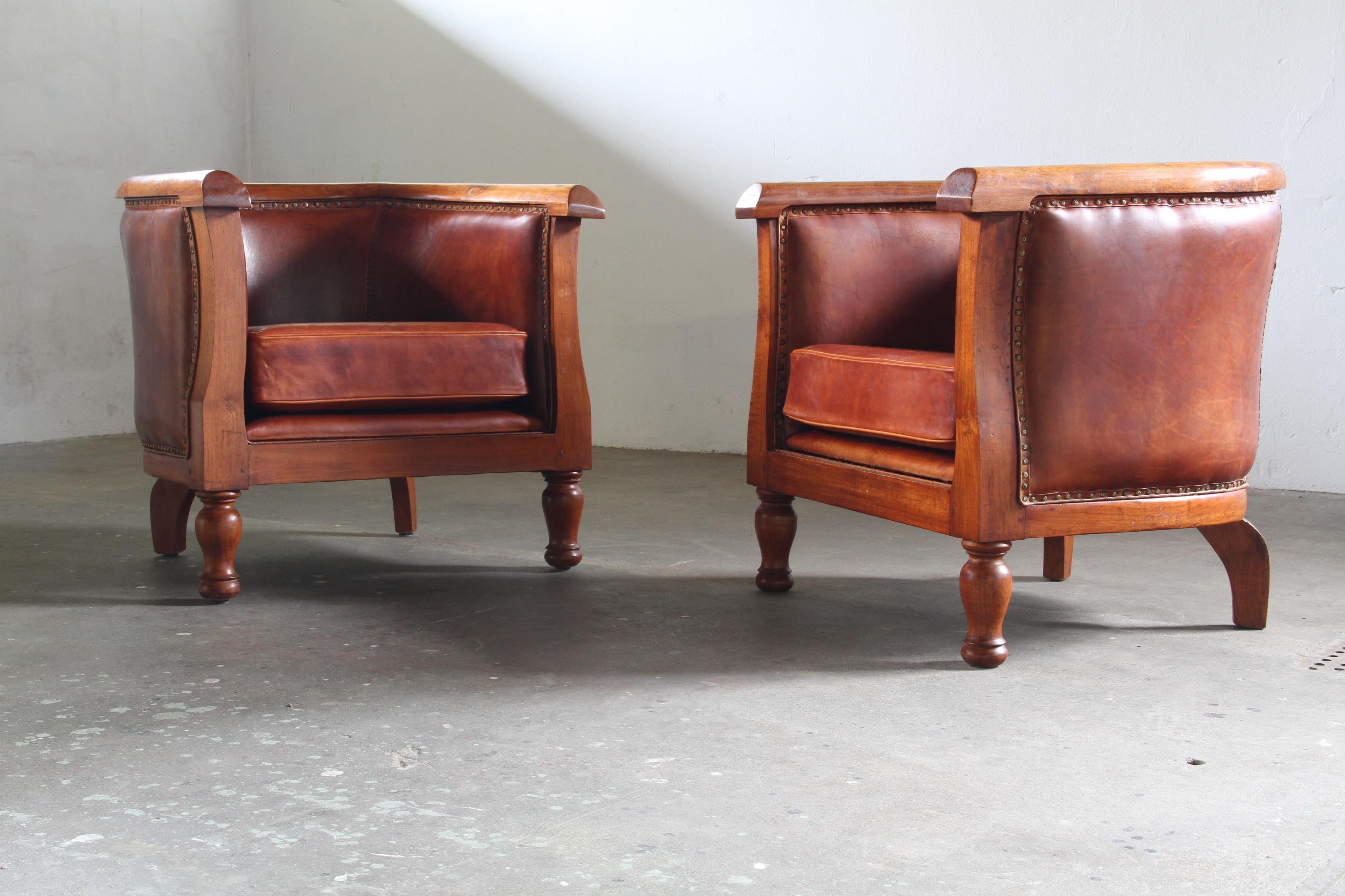 Set_of_2_Antique_Leather_Club_Armchairs_with_Curved_Armrests,_Art_Deco_Style,_Early_20th_Century