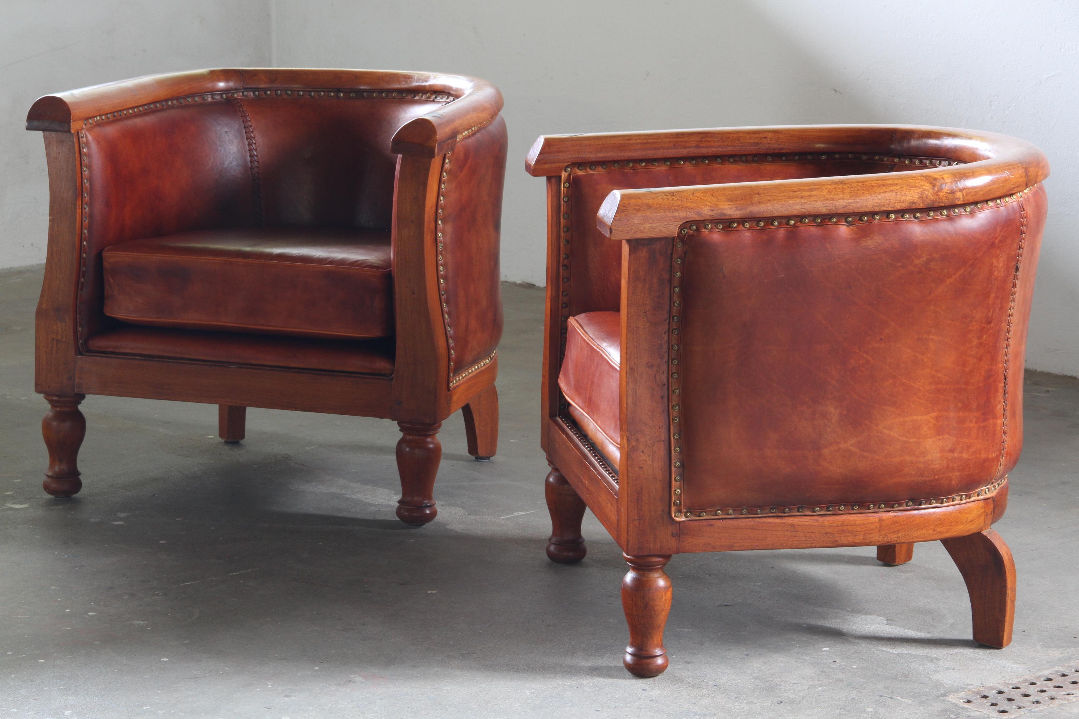 Set_of_2_Antique_Leather_Club_Armchairs_with_Curved_Armrests,_Art_Deco_Style,_Early_20th_Century