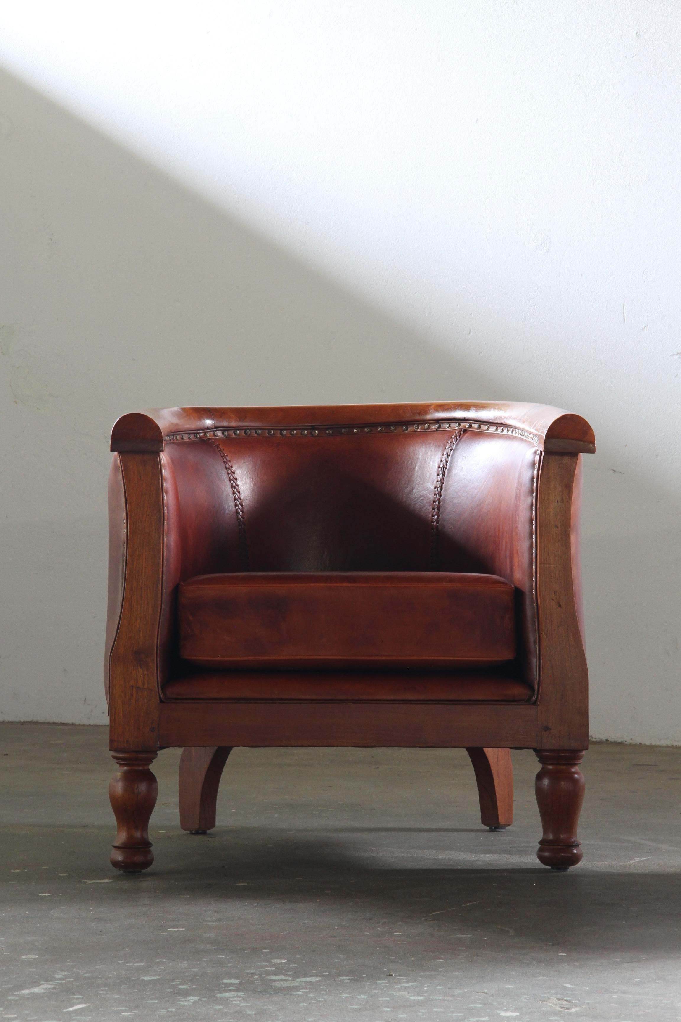 Set_of_2_Antique_Leather_Club_Armchairs_with_Curved_Armrests,_Art_Deco_Style,_Early_20th_Century