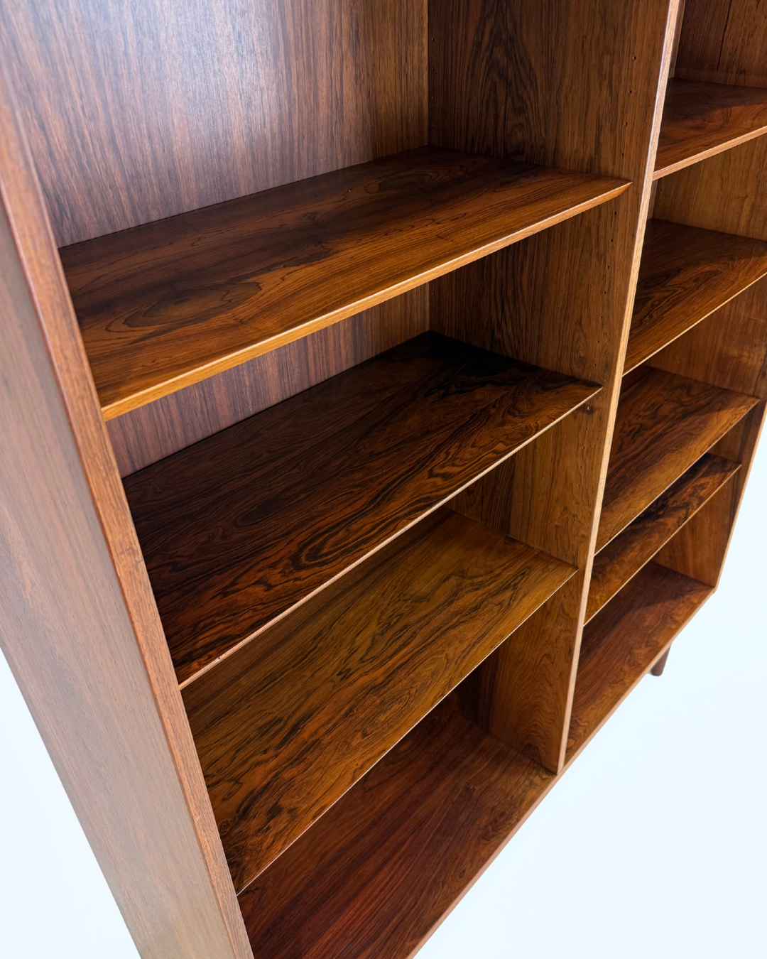 Vintage_Rosewood_Bookcase_by_Poul_Hundevad,_Denmark,_1960s