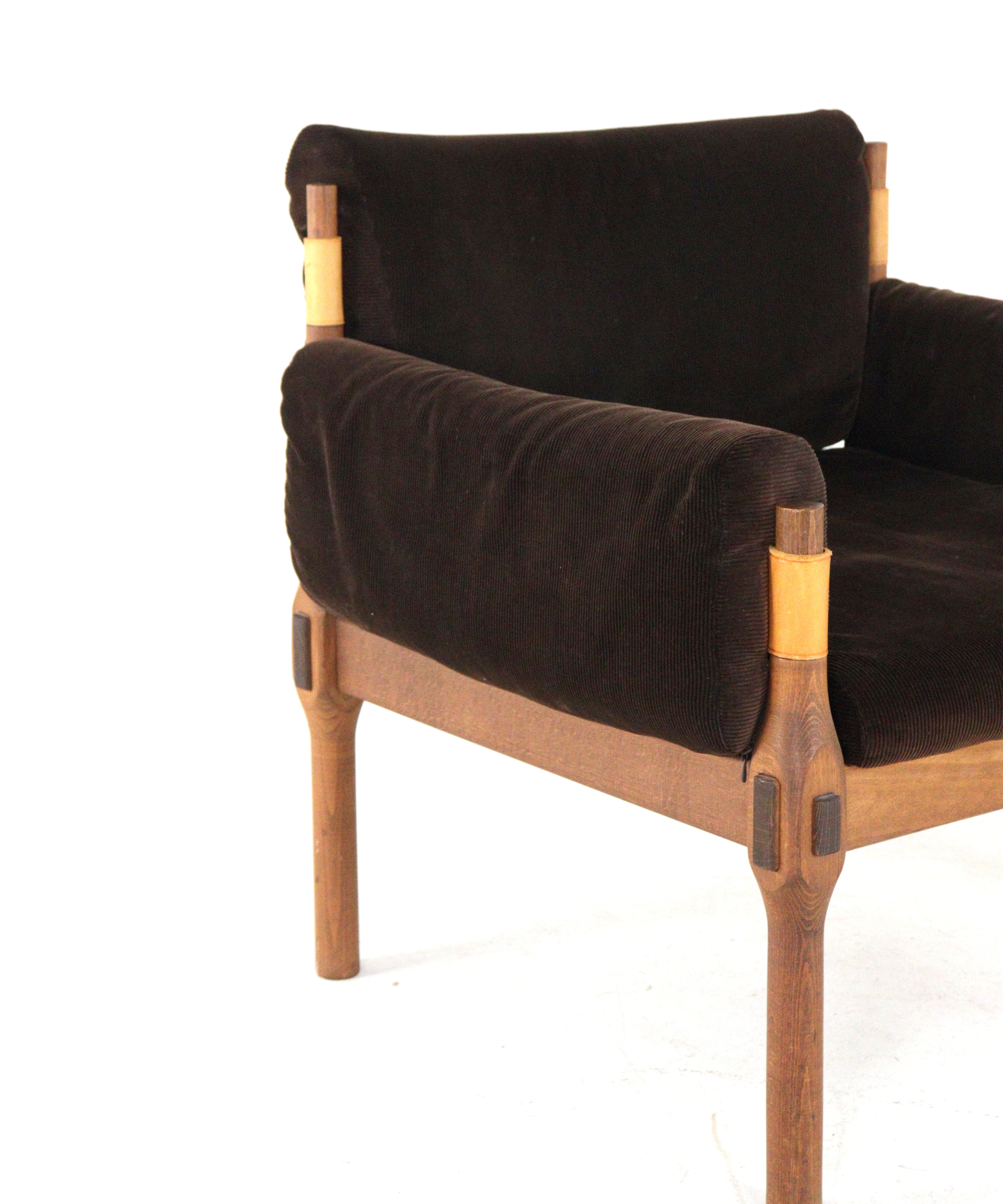 Scandinavian_Safari_Lounge_Armchair_in_Corduroy,_1960s–70s