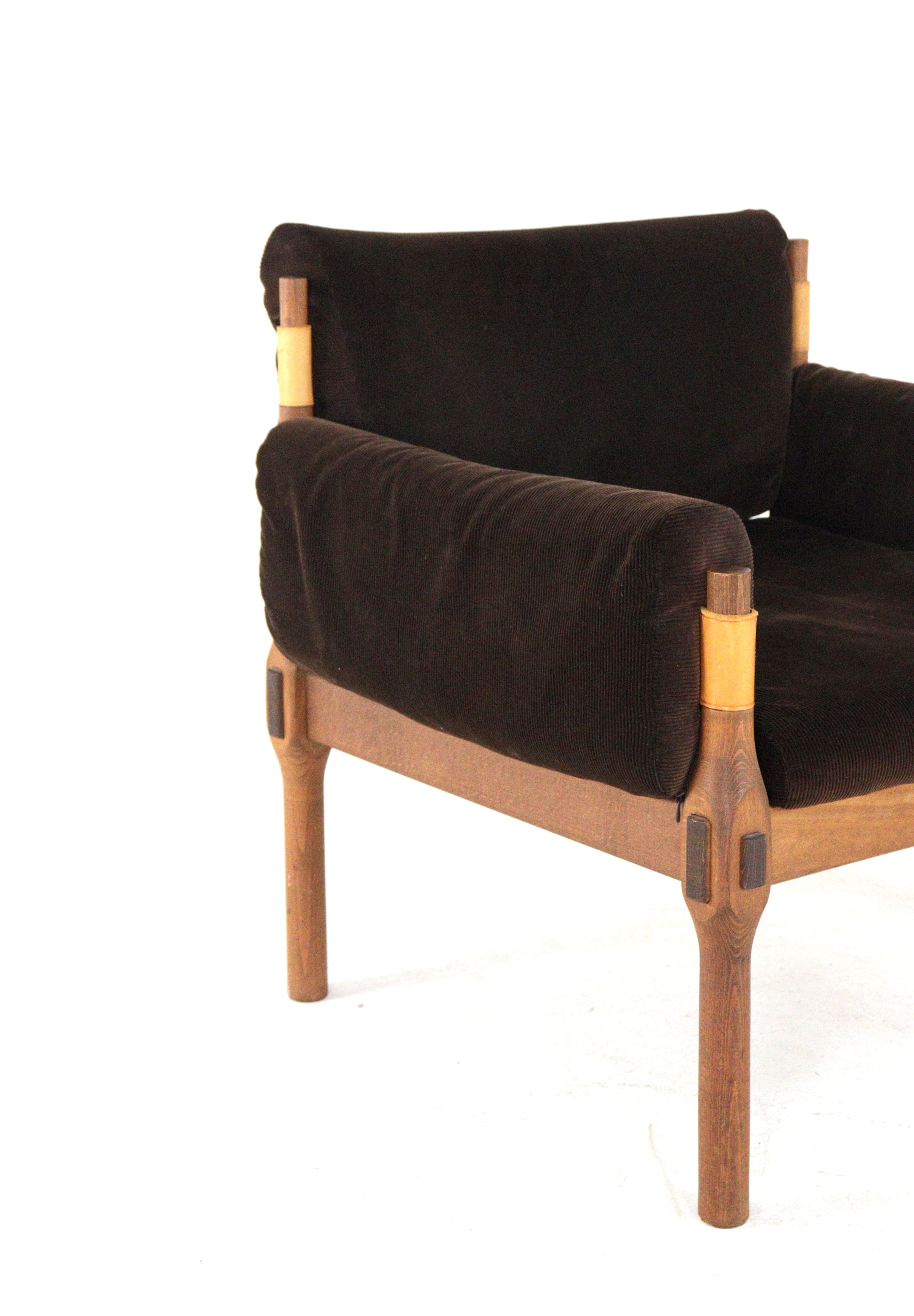 Scandinavian_Safari_Lounge_Armchair_in_Corduroy,_1960s–70s