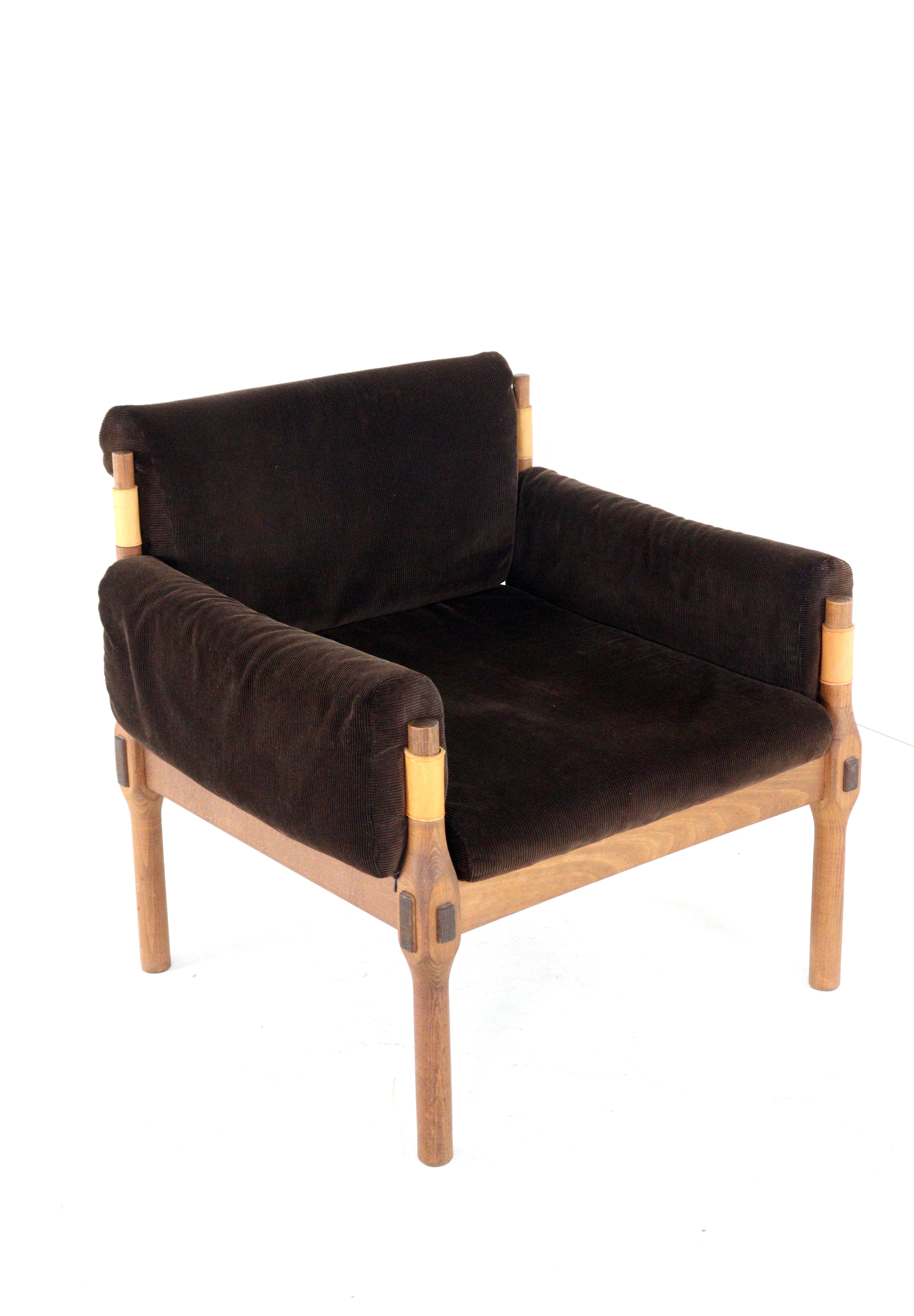 Scandinavian_Safari_Lounge_Armchair_in_Corduroy,_1960s–70s
