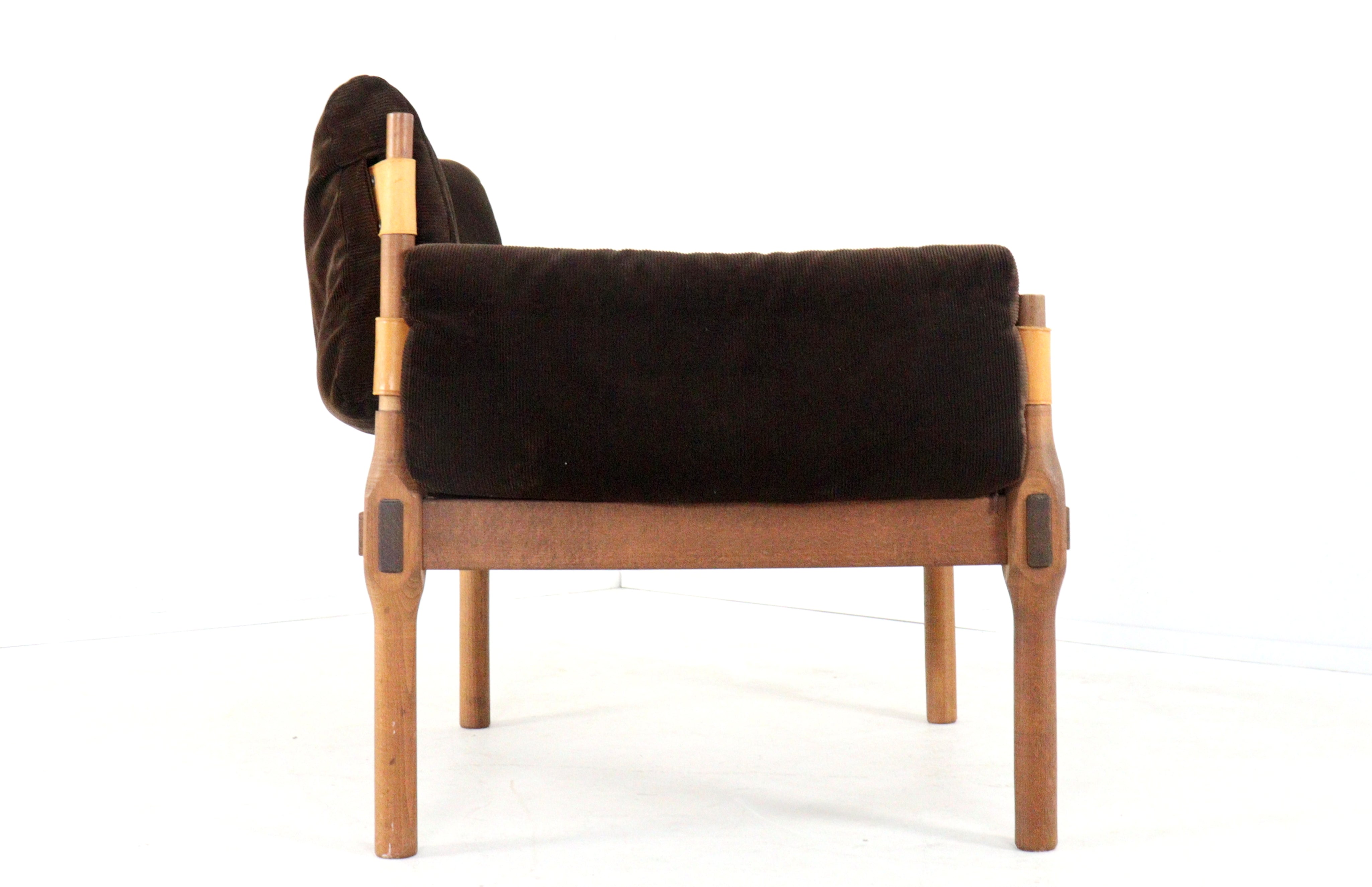 Scandinavian_Safari_Lounge_Armchair_in_Corduroy,_1960s–70s