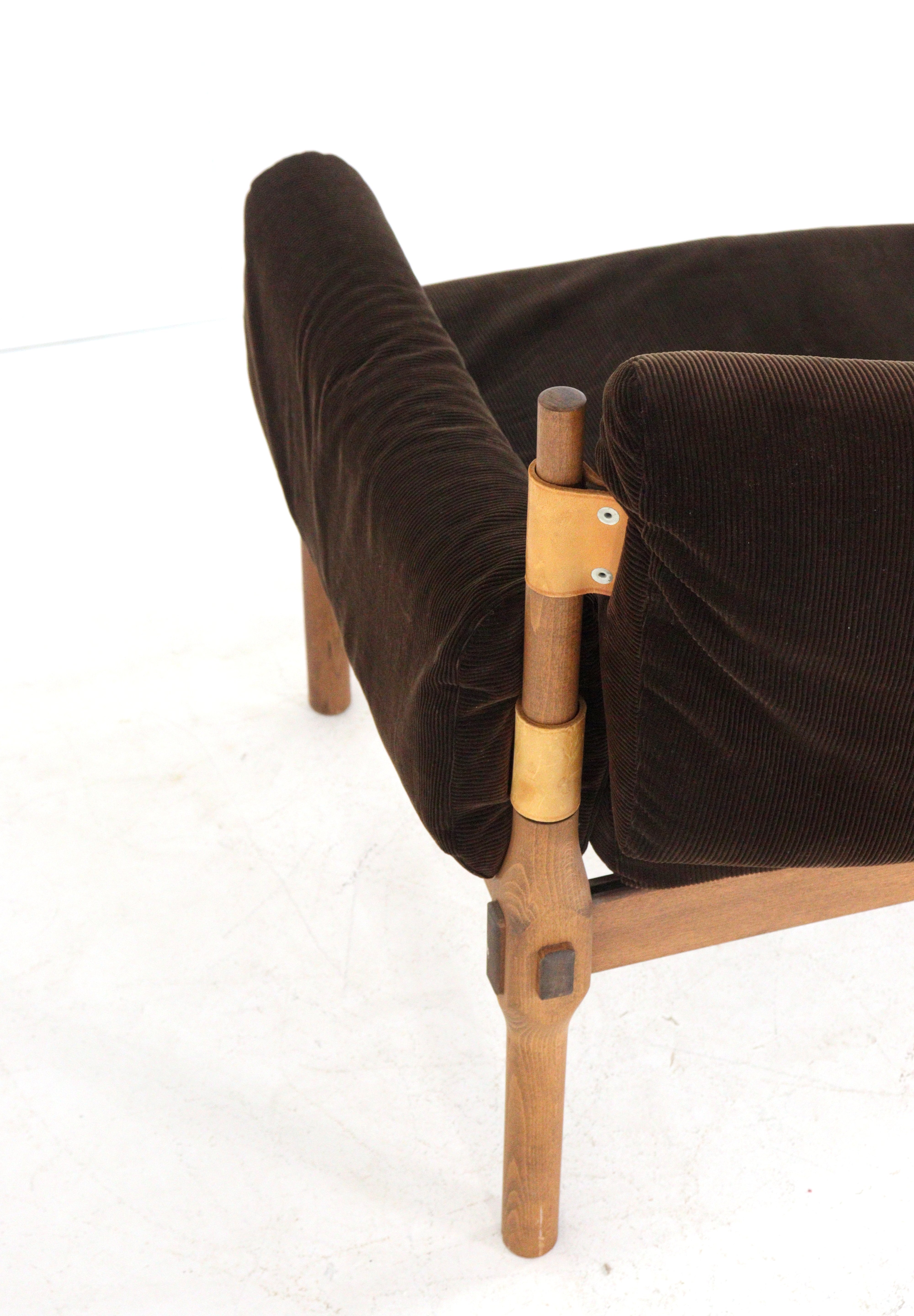 Scandinavian_Safari_Lounge_Armchair_in_Corduroy,_1960s–70s