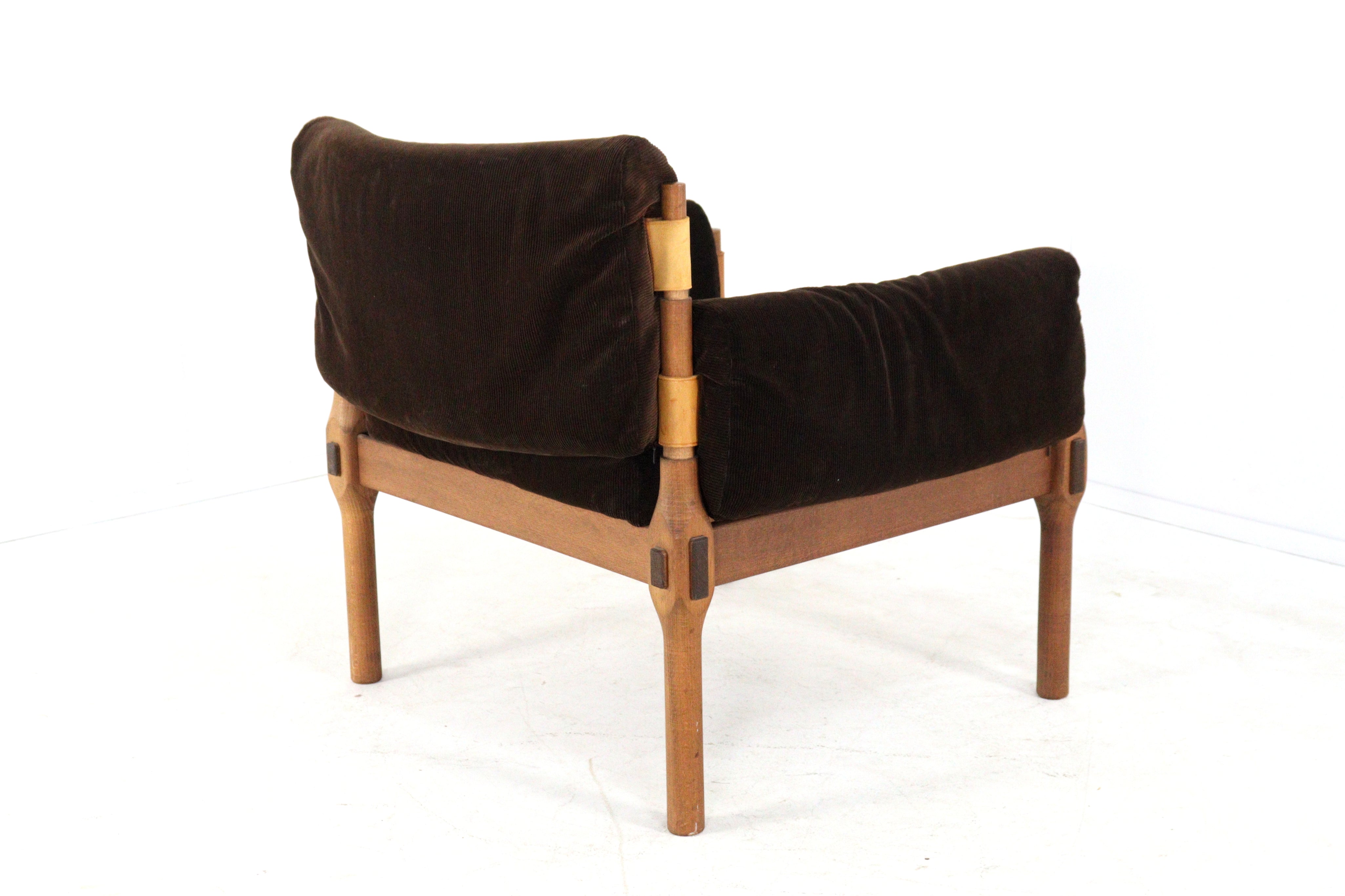 Scandinavian_Safari_Lounge_Armchair_in_Corduroy,_1960s–70s