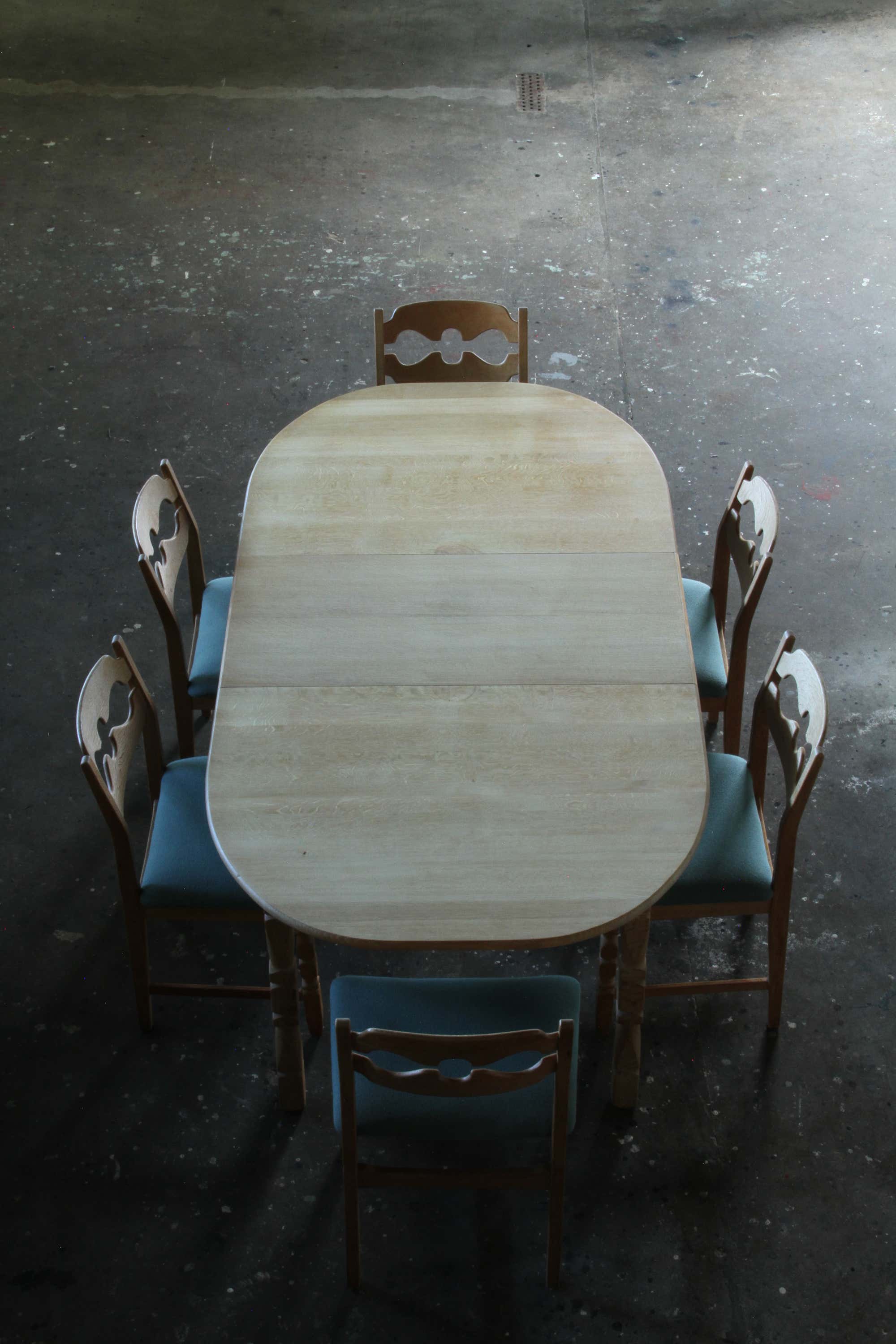 Scandinavian_Extendable_Dining_Table_in_Solid_Oak_with_Two_Extension_Leaves