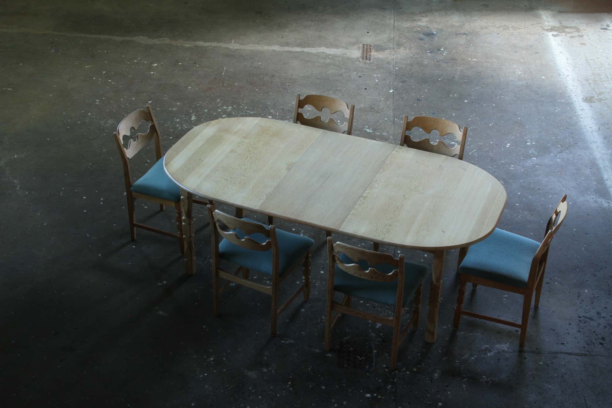 Scandinavian_Extendable_Dining_Table_in_Solid_Oak_with_Two_Extension_Leaves