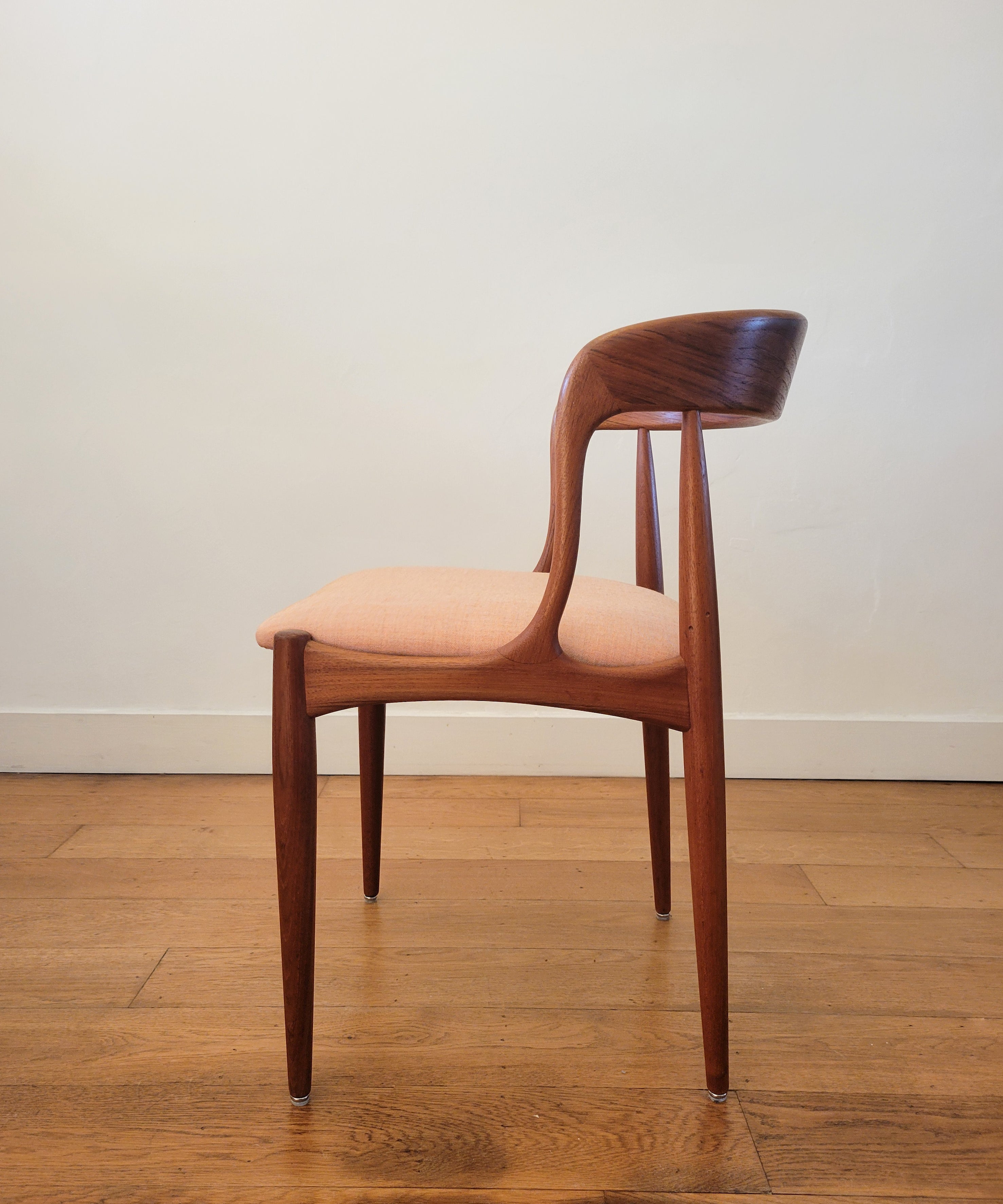 Set_of_4_vintage_dining_chairs_by_Johannes_Andersen_for_Uldum