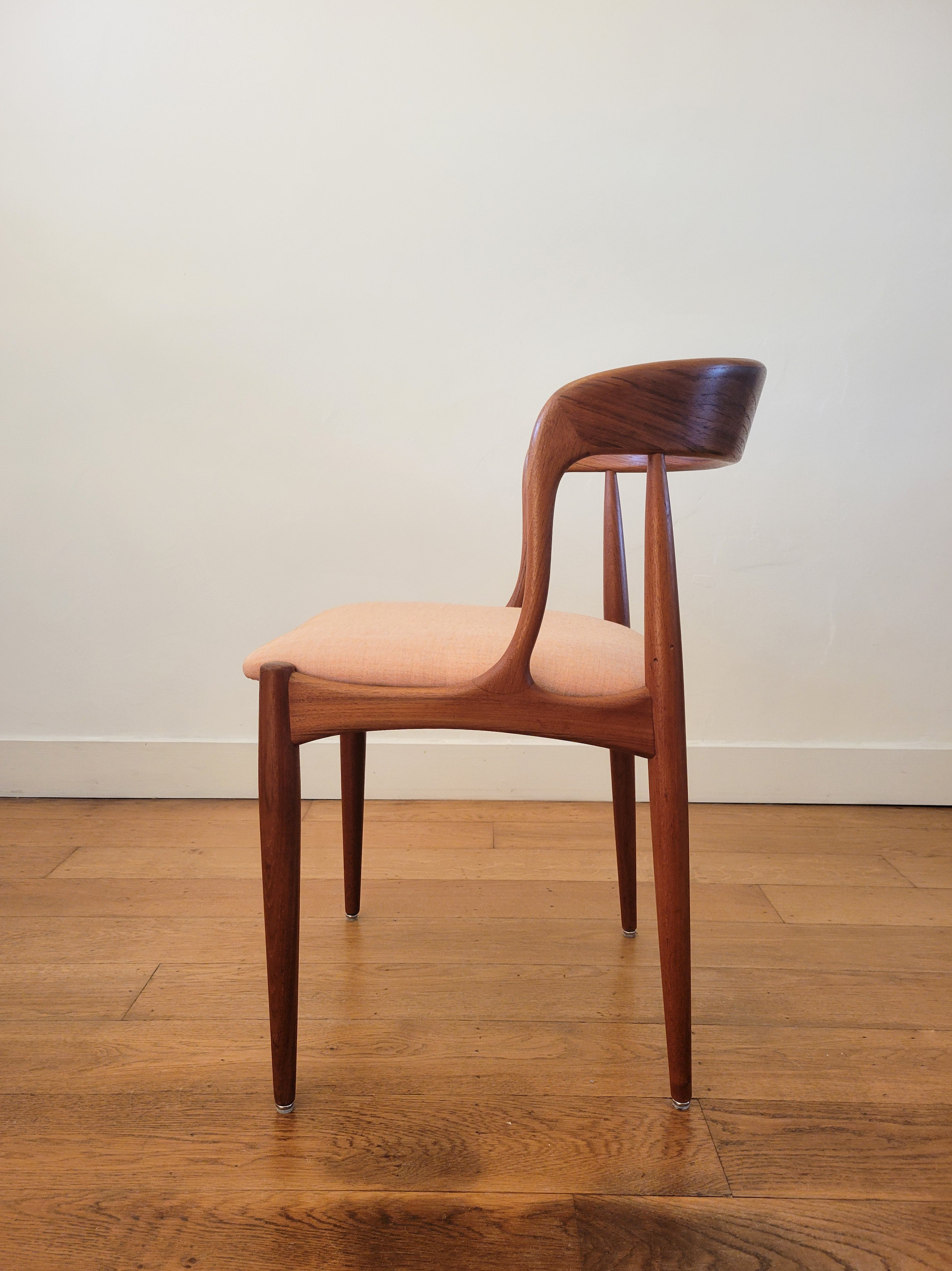 Set_of_4_vintage_dining_chairs_by_Johannes_Andersen_for_Uldum