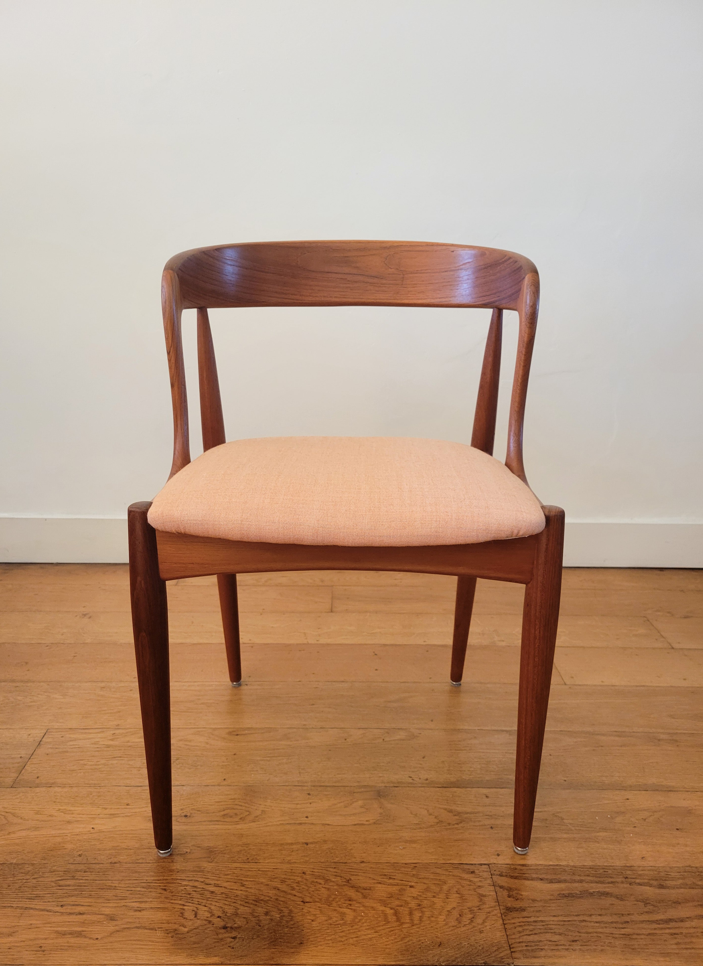 Set_of_4_vintage_dining_chairs_by_Johannes_Andersen_for_Uldum