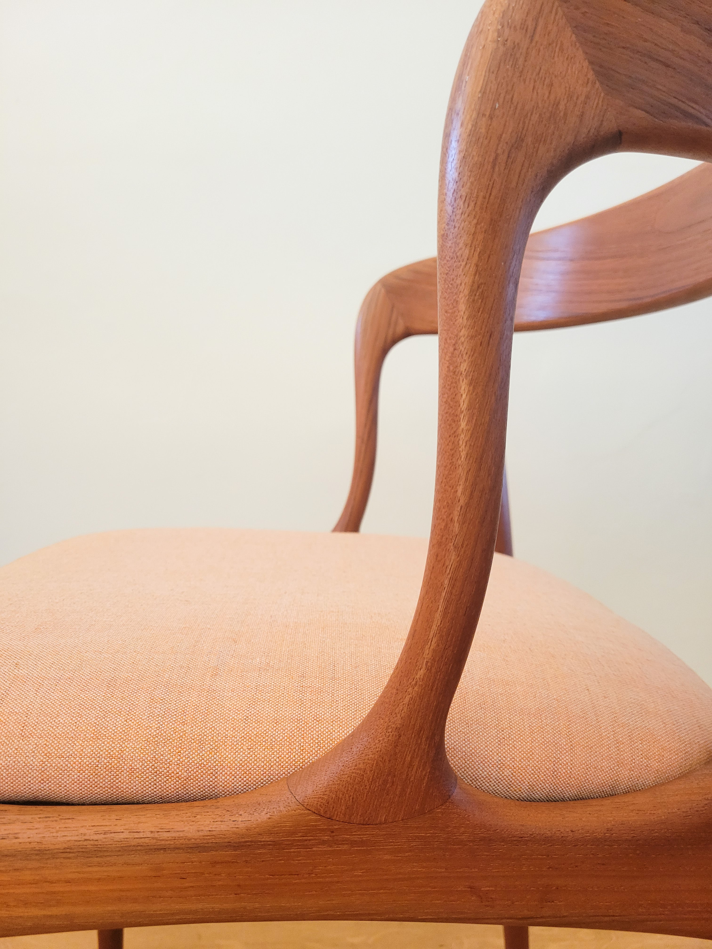 Set_of_4_vintage_dining_chairs_by_Johannes_Andersen_for_Uldum