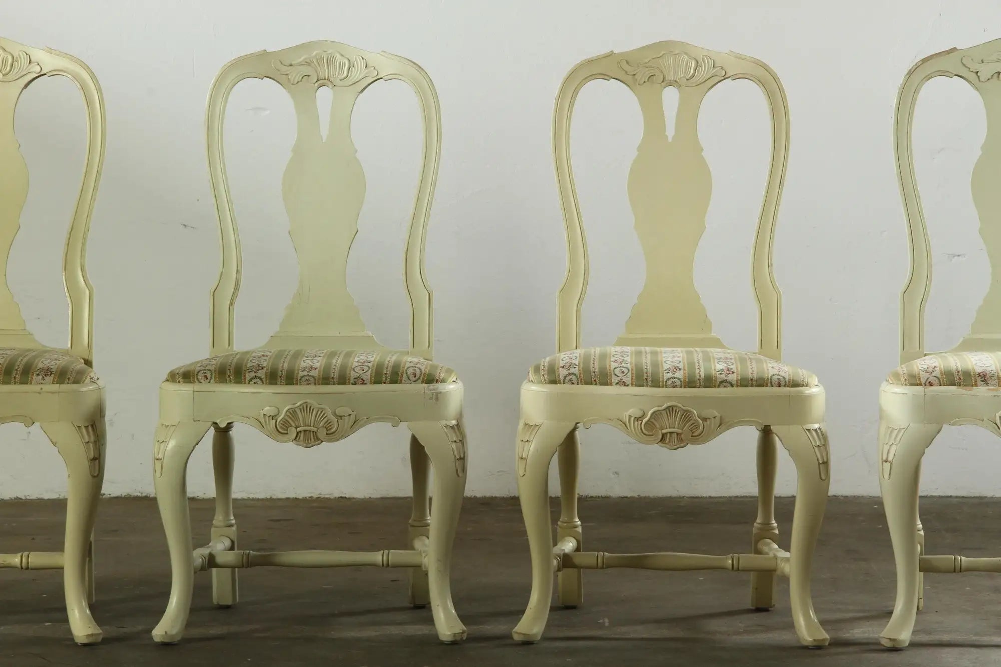 Set_of_4_Antique_Swedish_Neo-Rococo_Dining_Chairs_with_Carved_Details_and_White_Painted_Frames,_Early_1900s