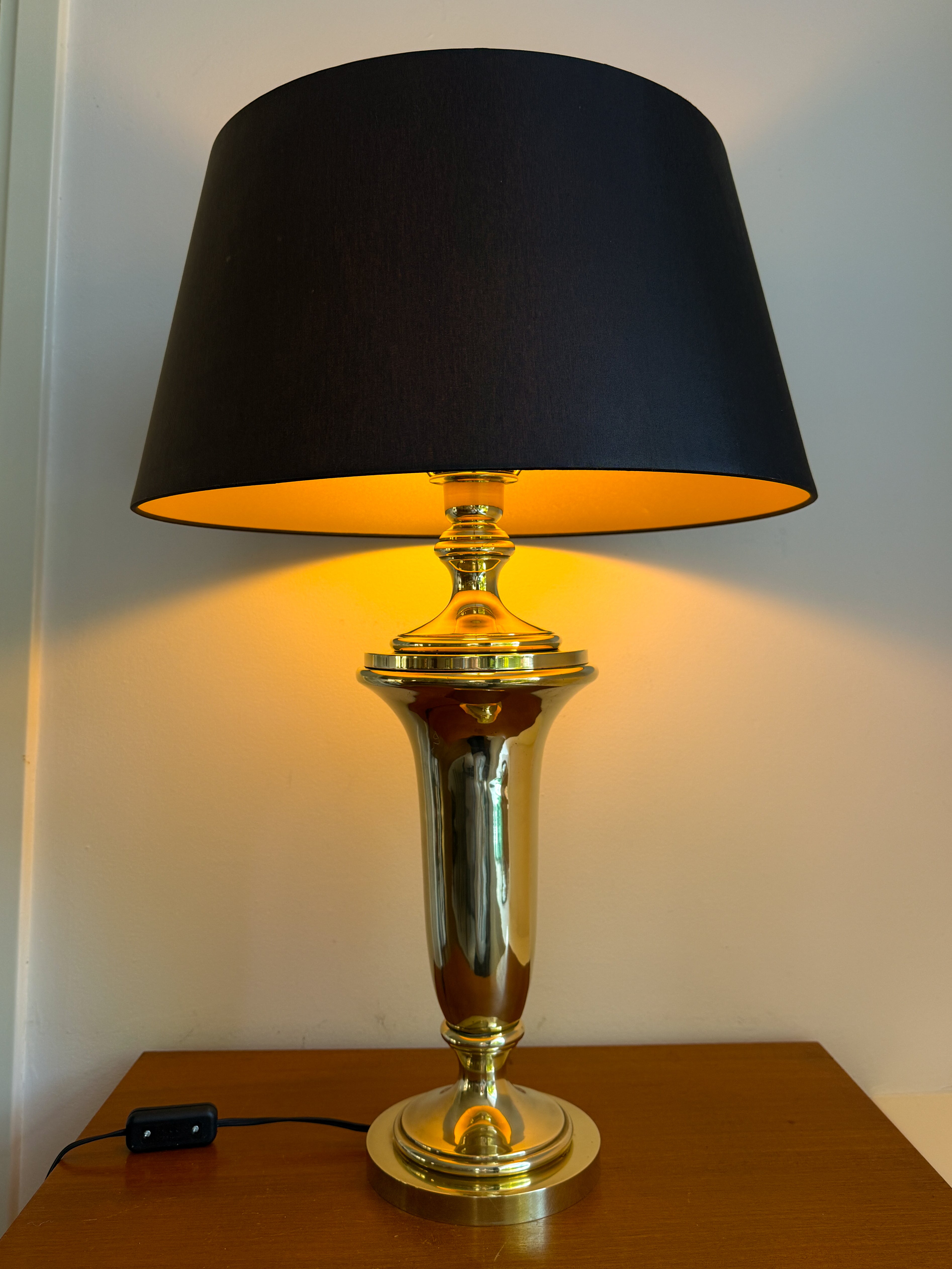 XXL_Brass_Table_Lamp_by_Krisna_Brass,_Hollywood_Regency_Style,_Black_&_Gold_Shade