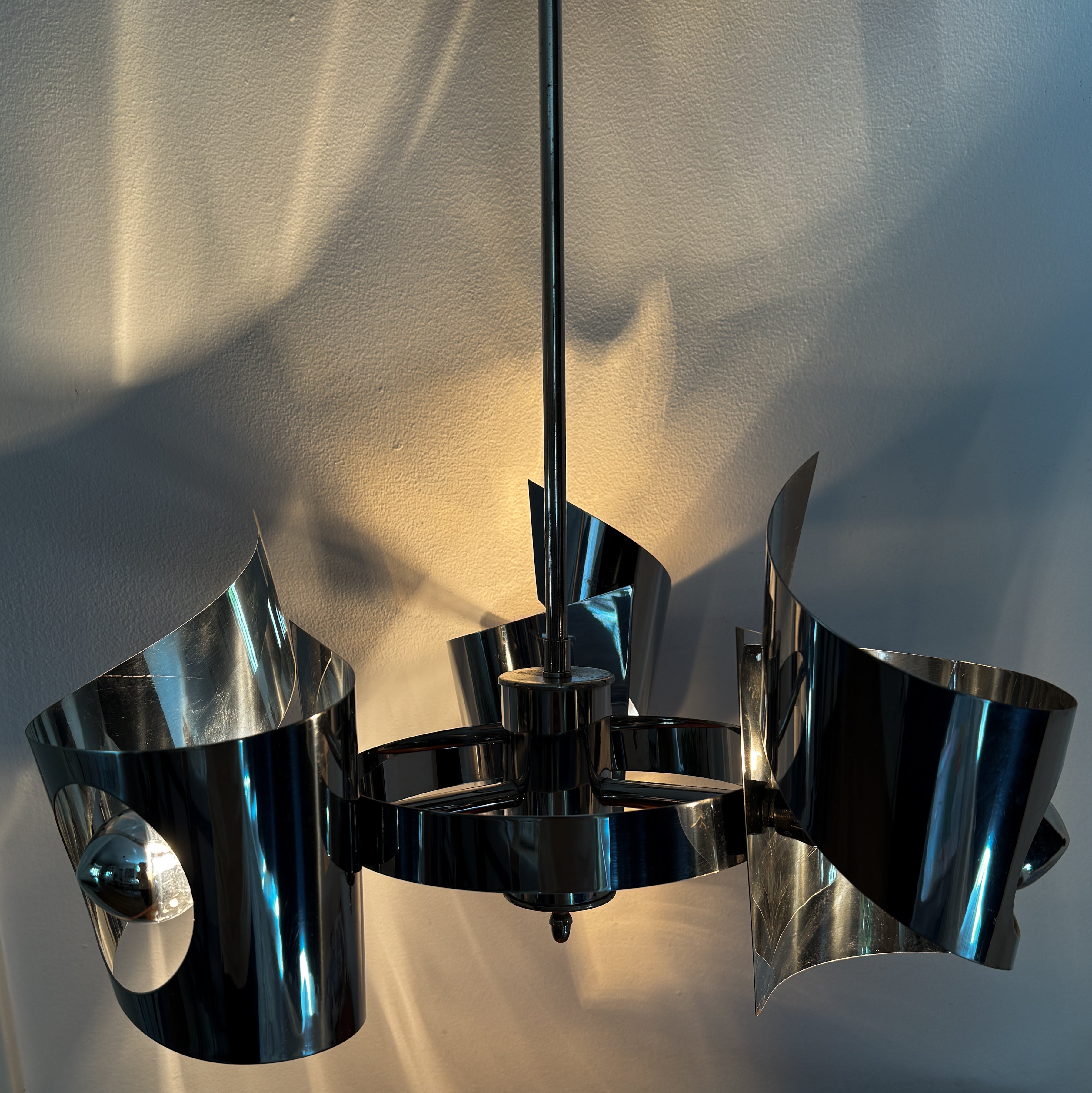 Space_Age_Chrome_and_Aluminum_Pendant_Lamp,_Sputnik_Style