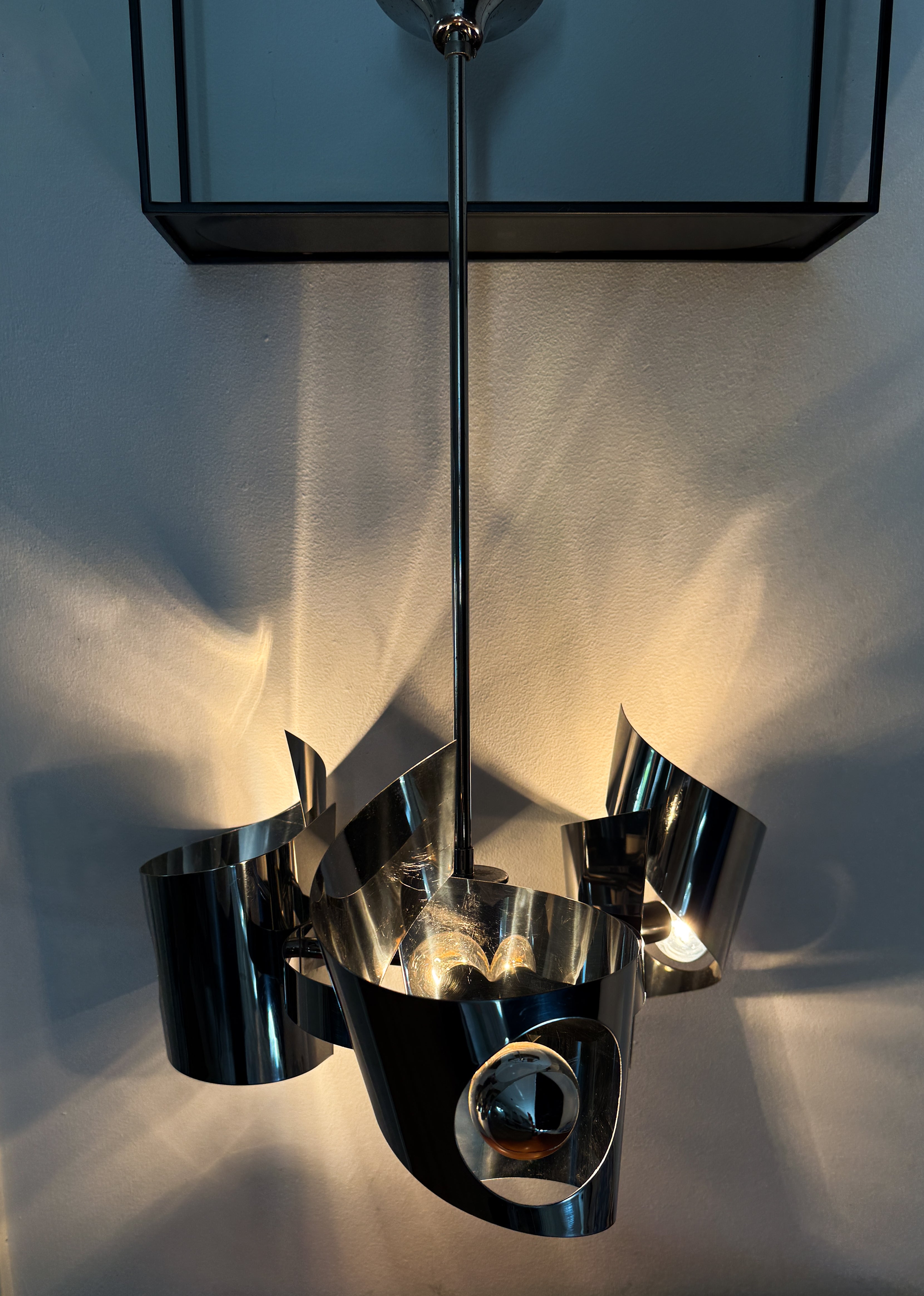 Space_Age_Chrome_and_Aluminum_Pendant_Lamp,_Sputnik_Style