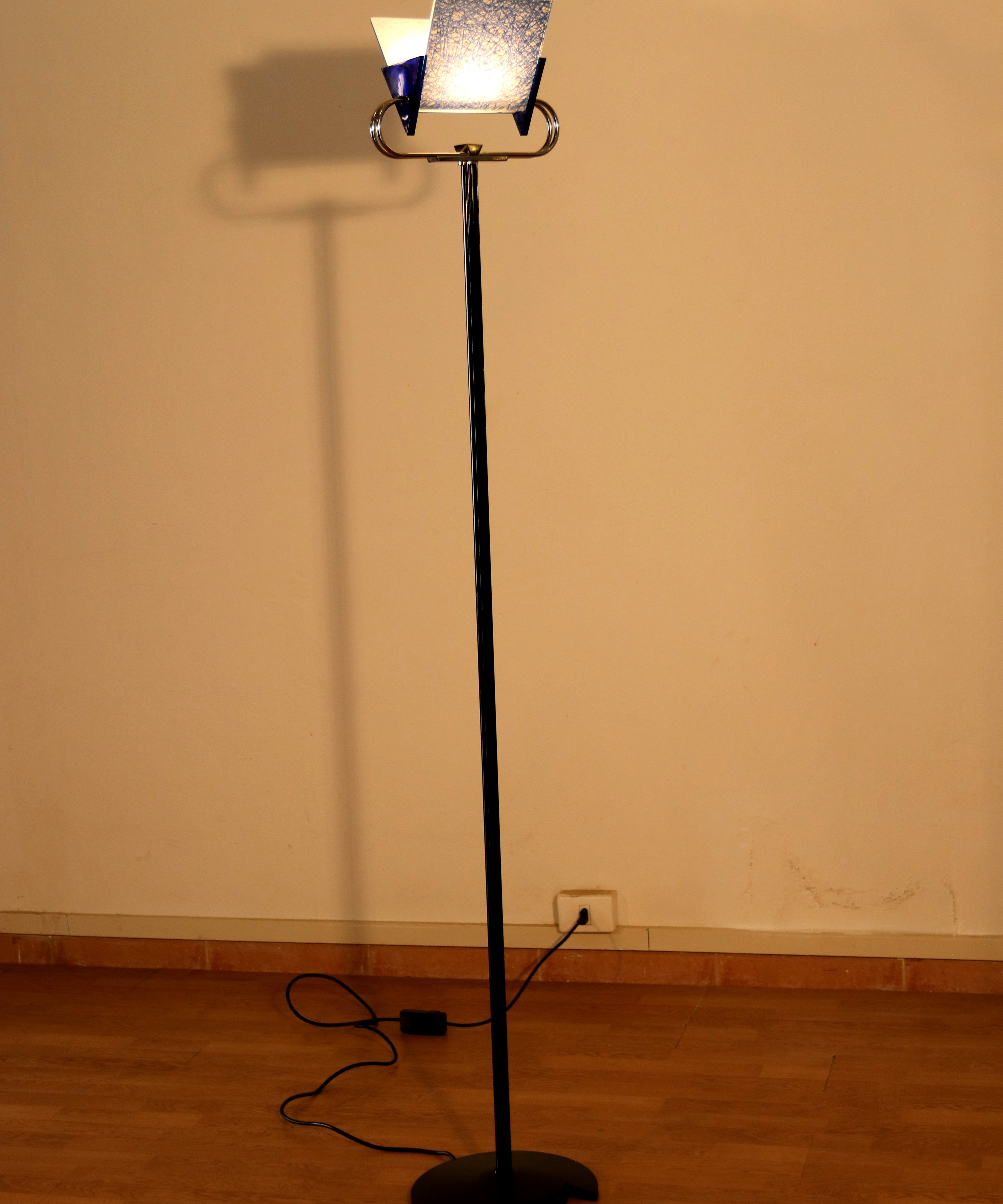 Perry_King_&_Santiago_Miranda_Triana_Floor_Lamp_for_Arteluce,_1985