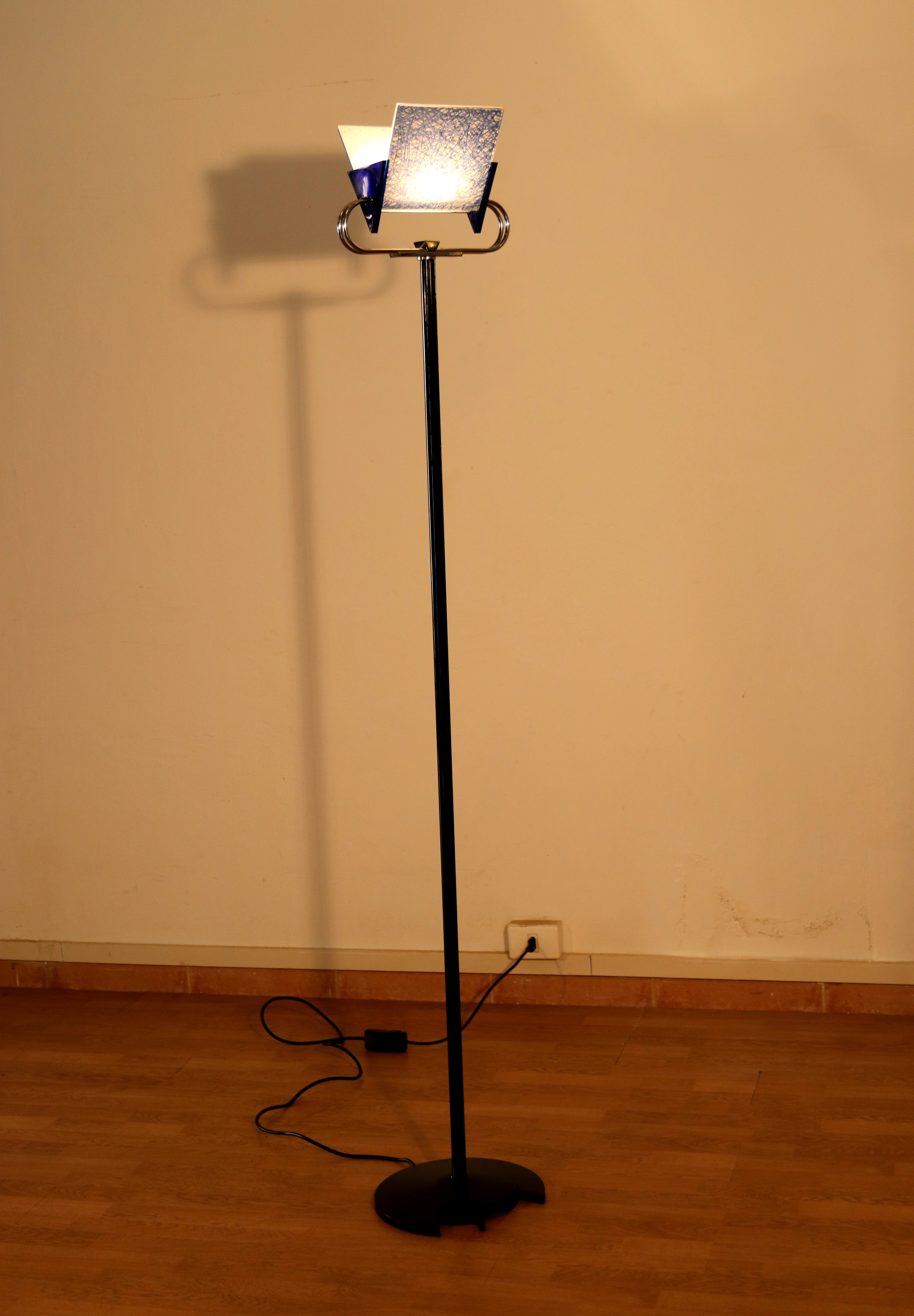 Perry_King_&_Santiago_Miranda_Triana_Floor_Lamp_for_Arteluce,_1985