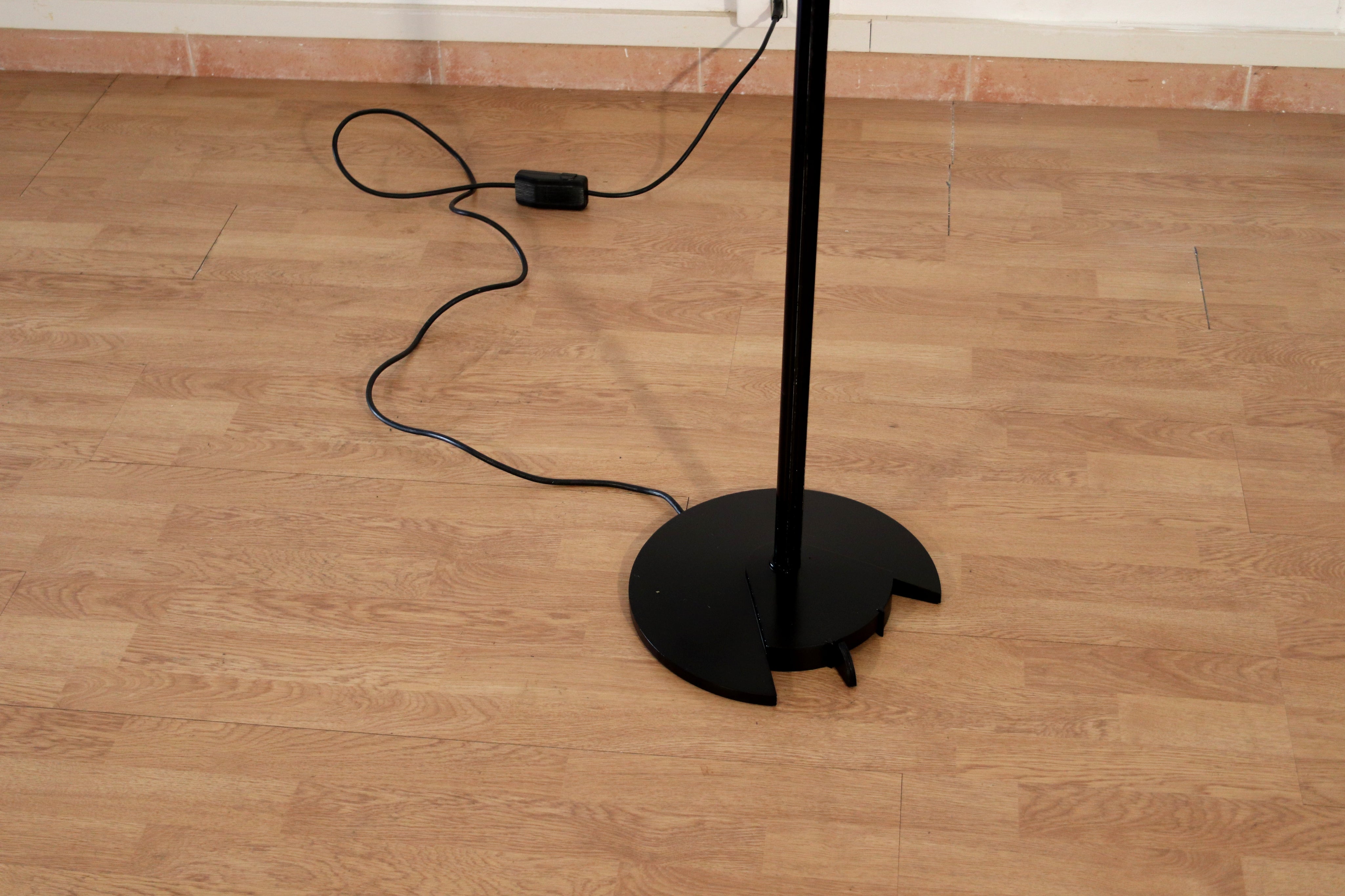 Perry_King_&_Santiago_Miranda_Triana_Floor_Lamp_for_Arteluce,_1985