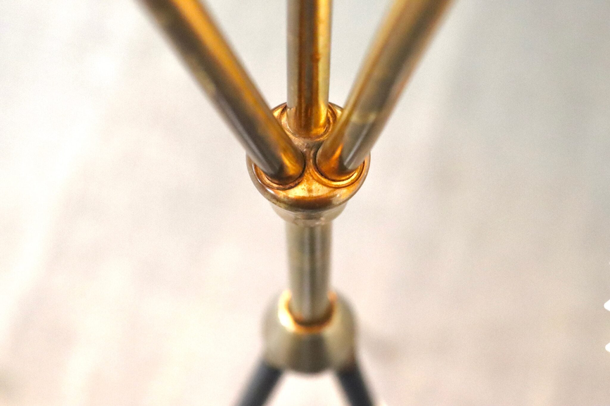 Vintage_Tripod_Floor_lamp_in_brass_and_plisse,_1950s