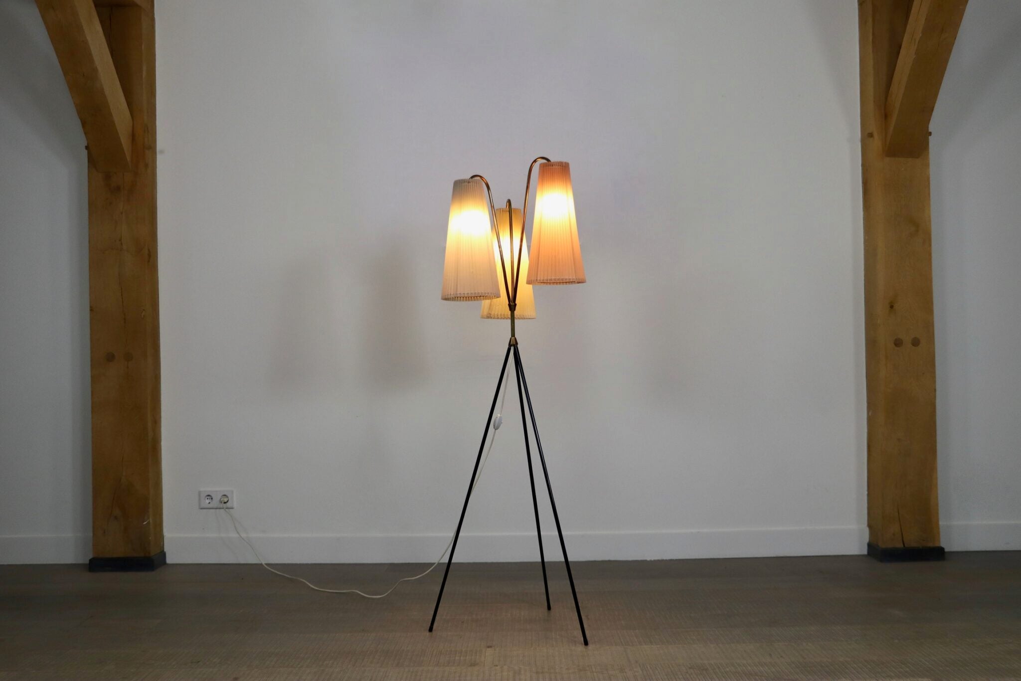 Vintage_Tripod_Floor_lamp_in_brass_and_plisse,_1950s