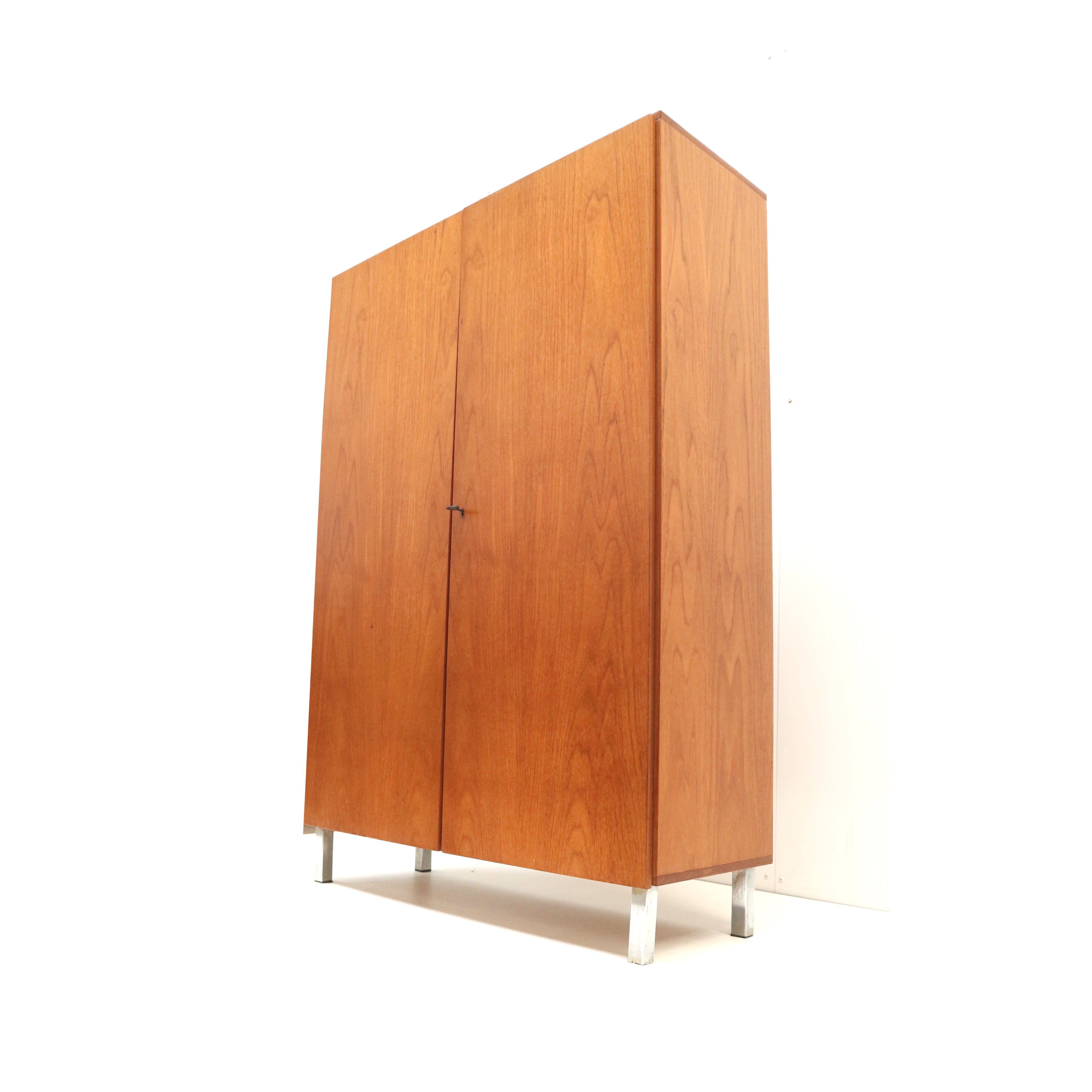 Vintage_wardrobe_from_the_1960s