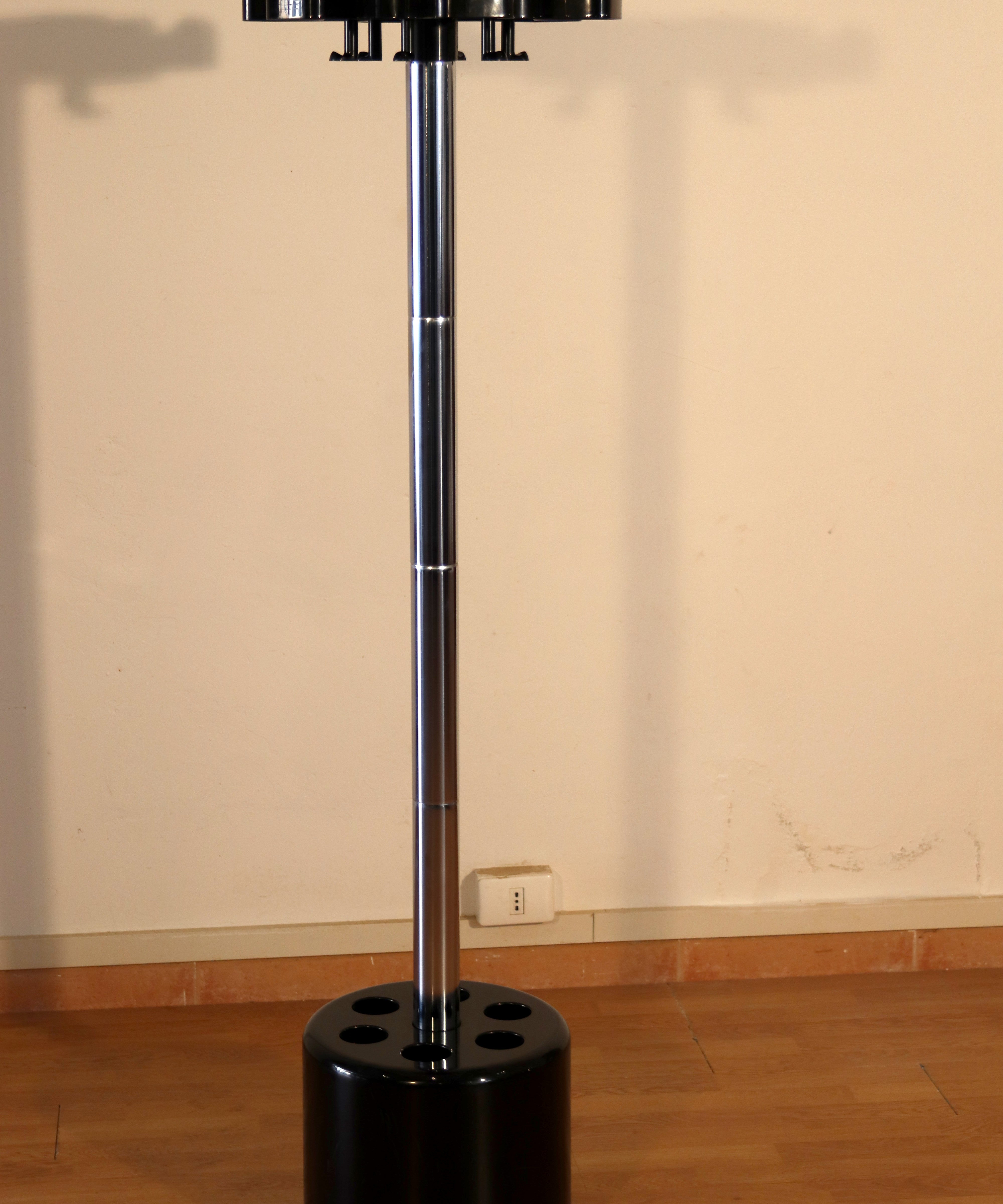 VIP_Coat_Rack_and_Umbrella_Stand_by_Lucci_and_Orlandini_for_Velca,_Italy_1970s