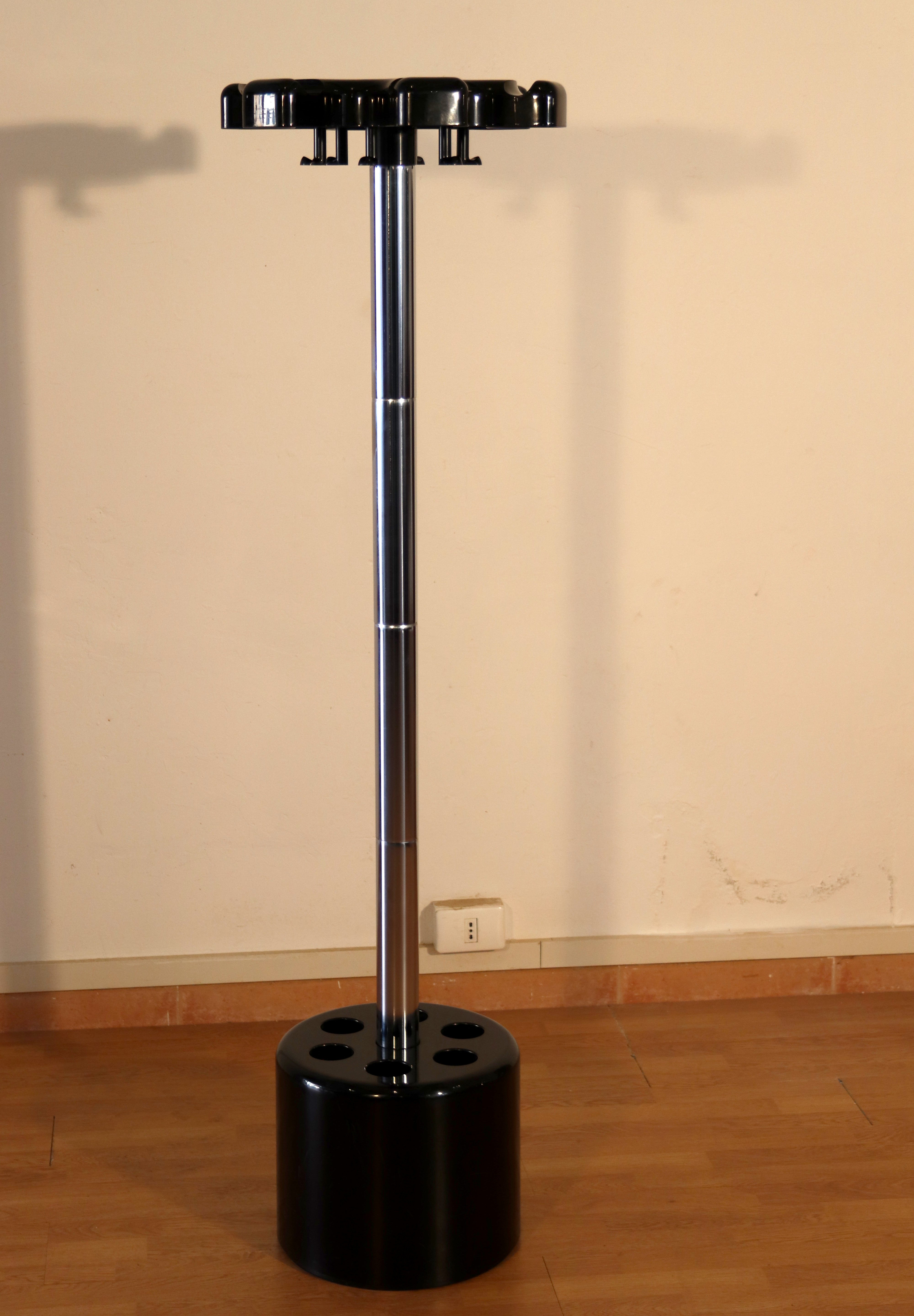 VIP_Coat_Rack_and_Umbrella_Stand_by_Lucci_and_Orlandini_for_Velca,_Italy_1970s