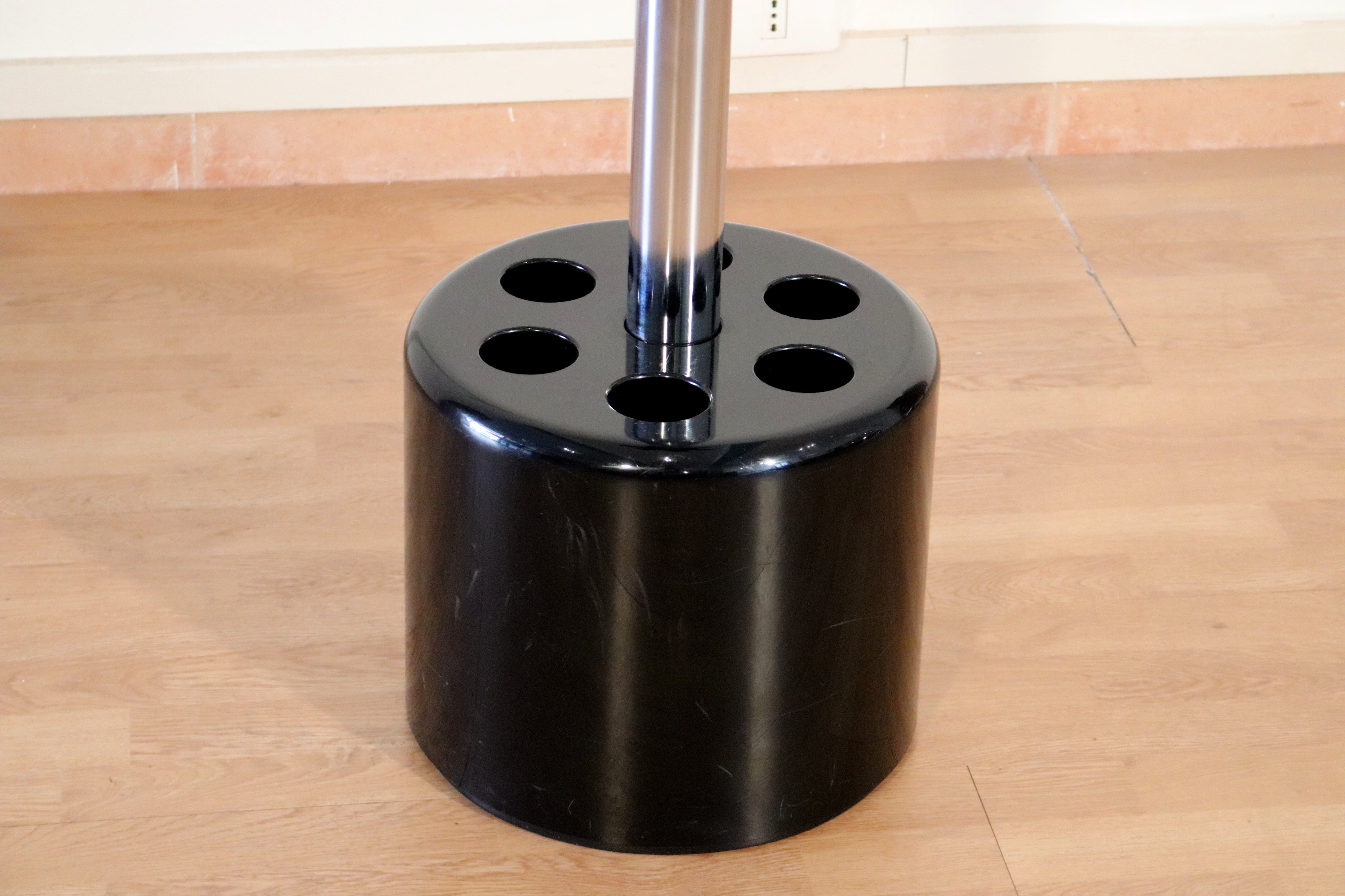 VIP_Coat_Rack_and_Umbrella_Stand_by_Lucci_and_Orlandini_for_Velca,_Italy_1970s