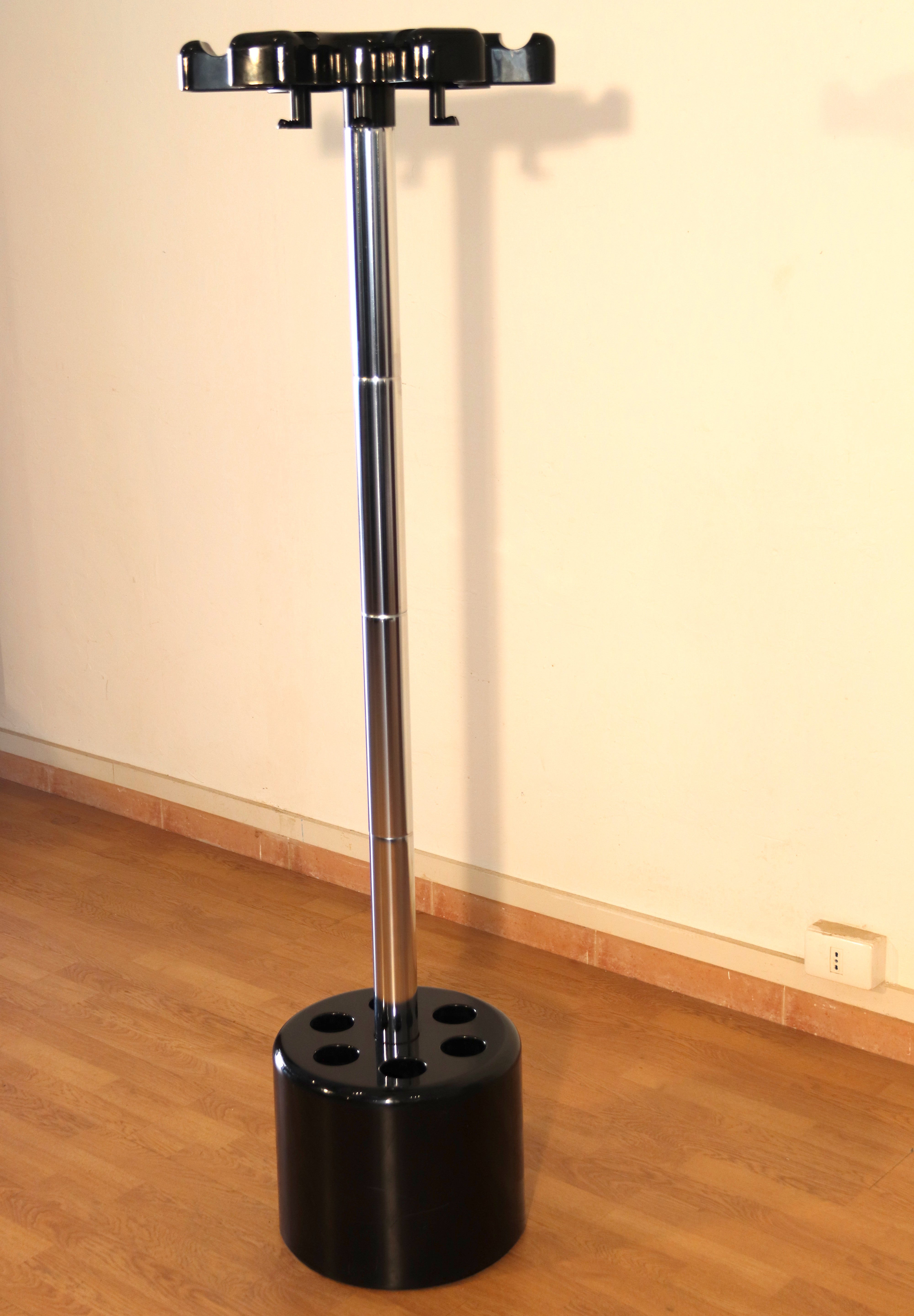VIP_Coat_Rack_and_Umbrella_Stand_by_Lucci_and_Orlandini_for_Velca,_Italy_1970s