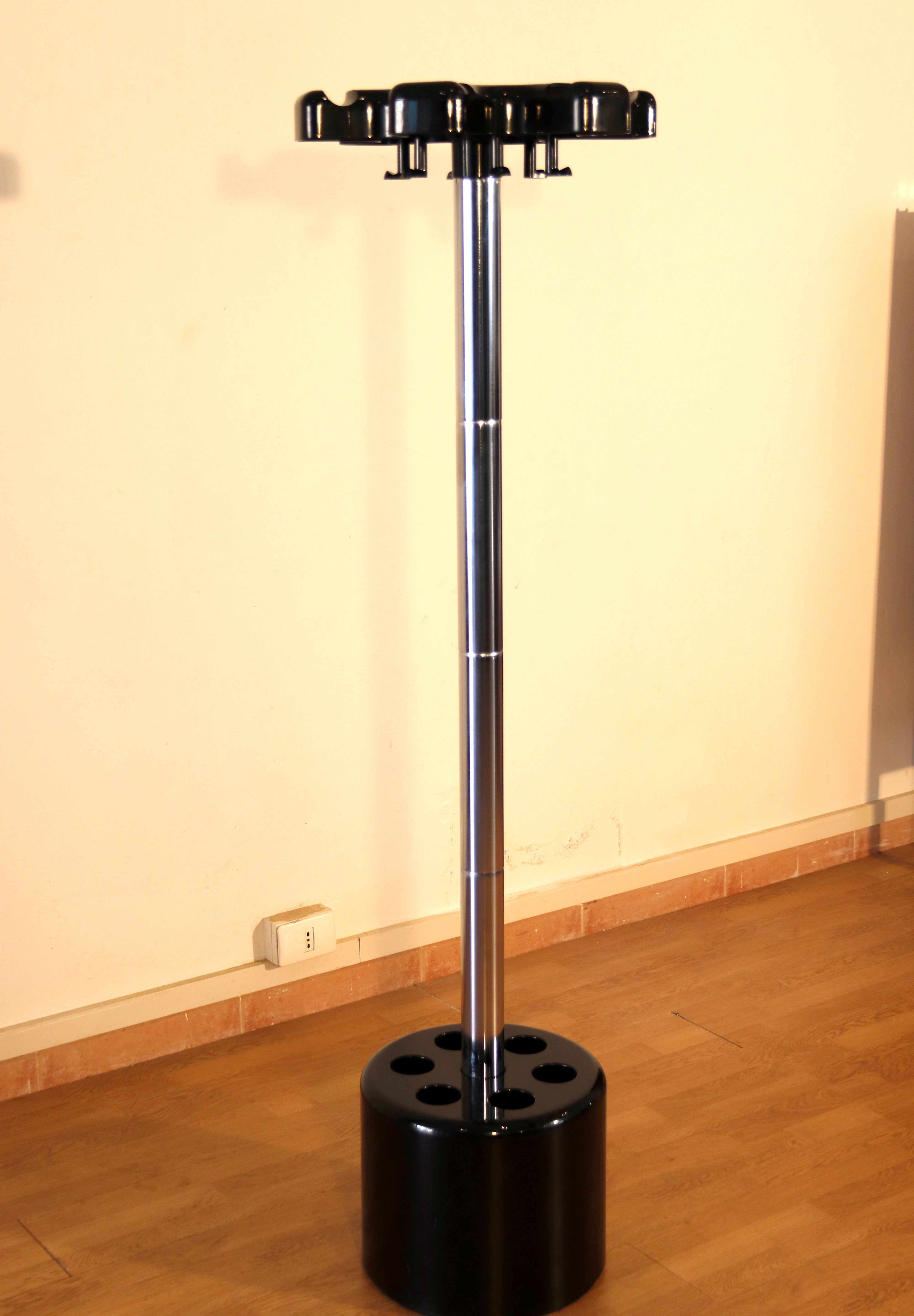 VIP_Coat_Rack_and_Umbrella_Stand_by_Lucci_and_Orlandini_for_Velca,_Italy_1970s