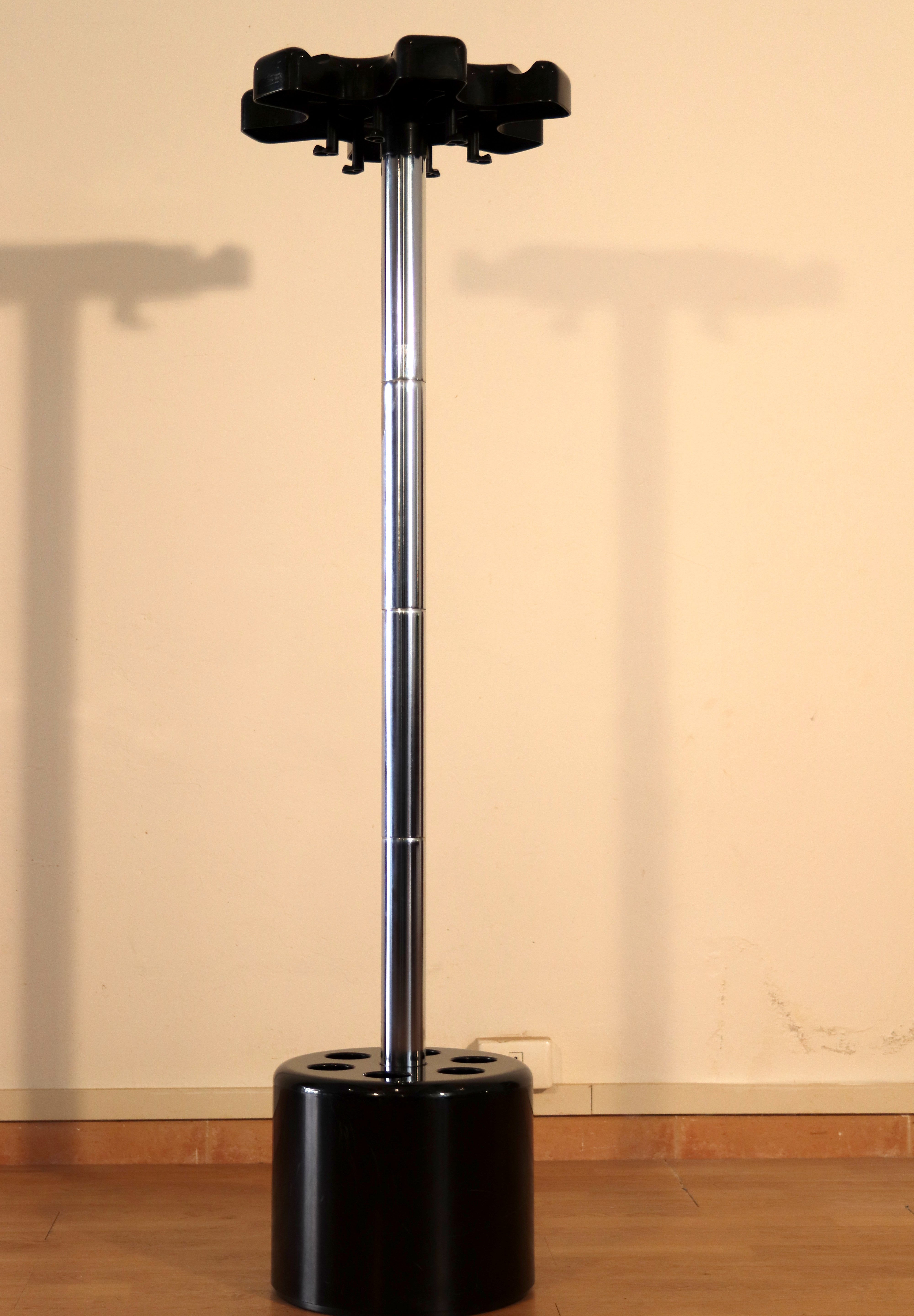 VIP_Coat_Rack_and_Umbrella_Stand_by_Lucci_and_Orlandini_for_Velca,_Italy_1970s