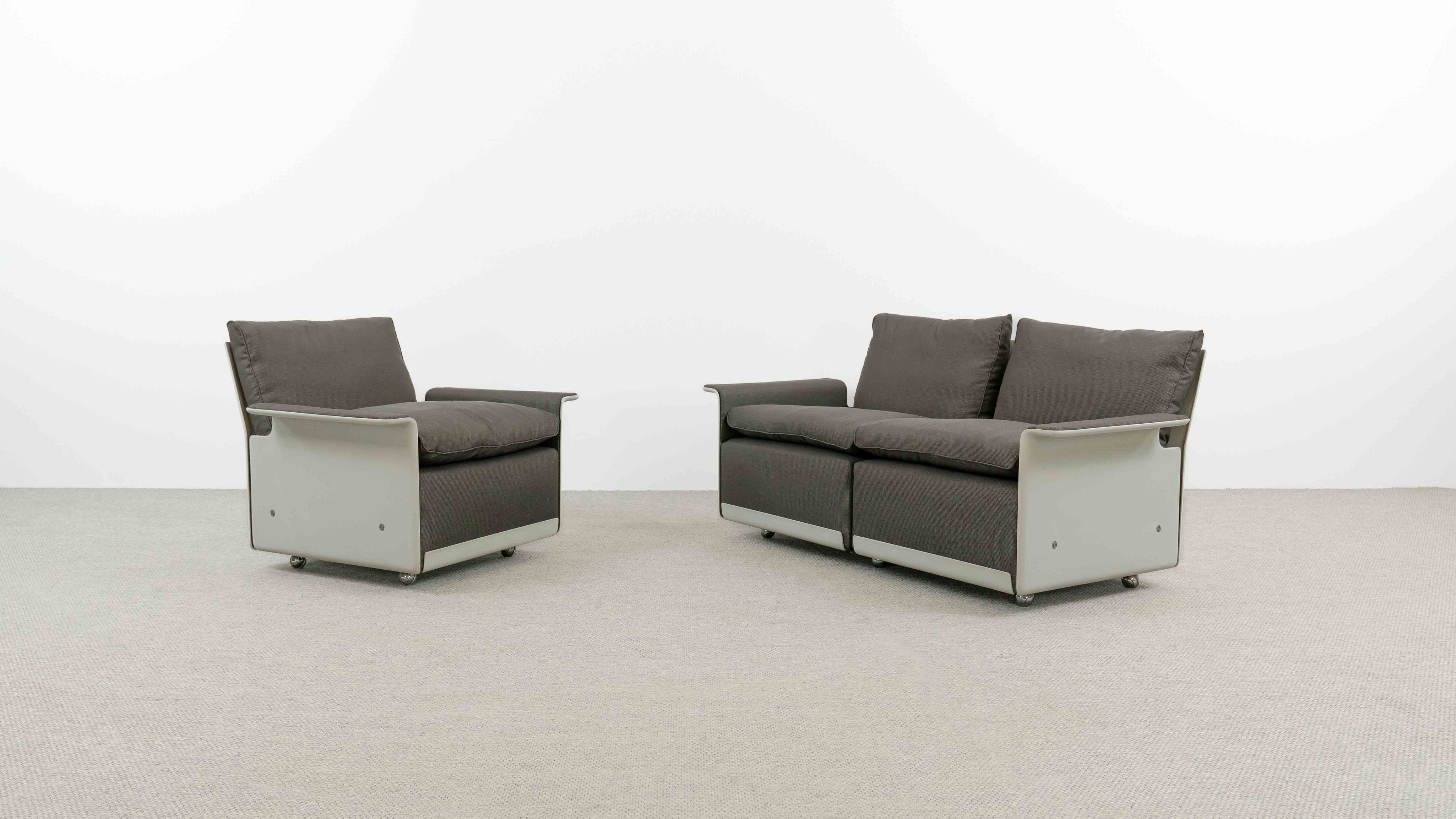 Vitsœ_620_Seating_Set_by_Dieter_Rams,_2-Seater_Sofa_and_Armchair,_Germany,_1960s