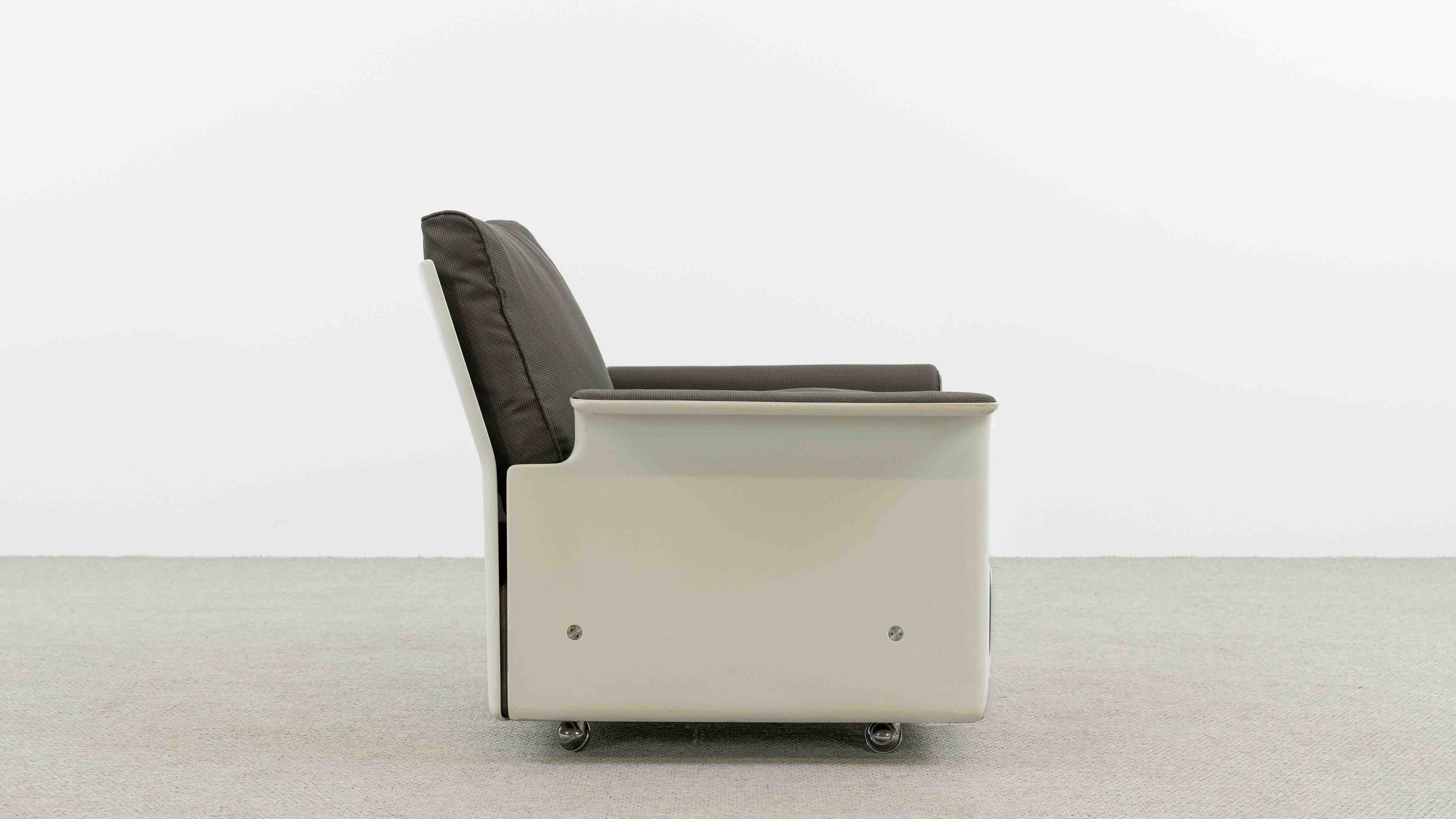 Vitsœ_620_Seating_Set_by_Dieter_Rams,_2-Seater_Sofa_and_Armchair,_Germany,_1960s