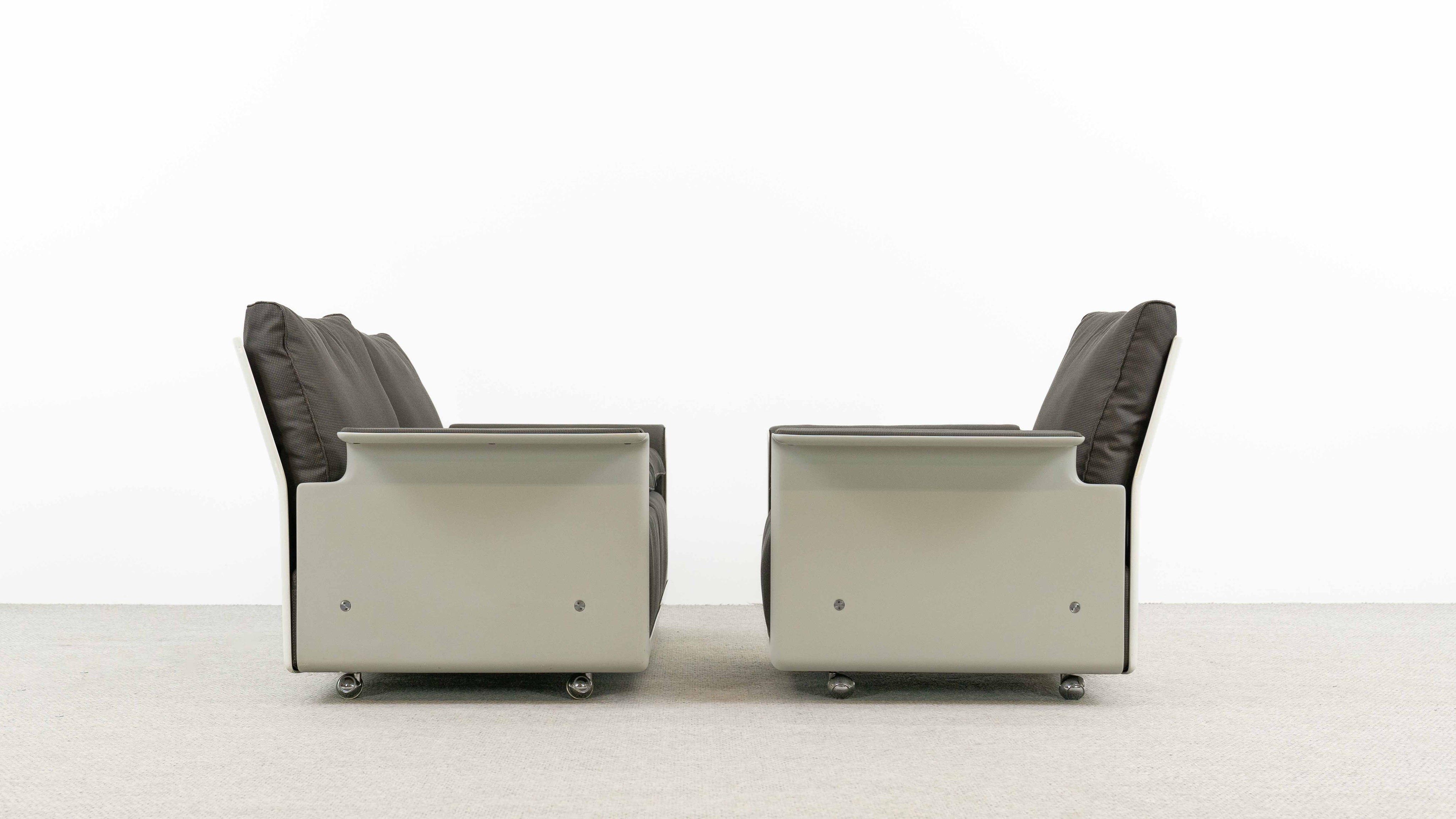 Vitsœ_620_Seating_Set_by_Dieter_Rams,_2-Seater_Sofa_and_Armchair,_Germany,_1960s