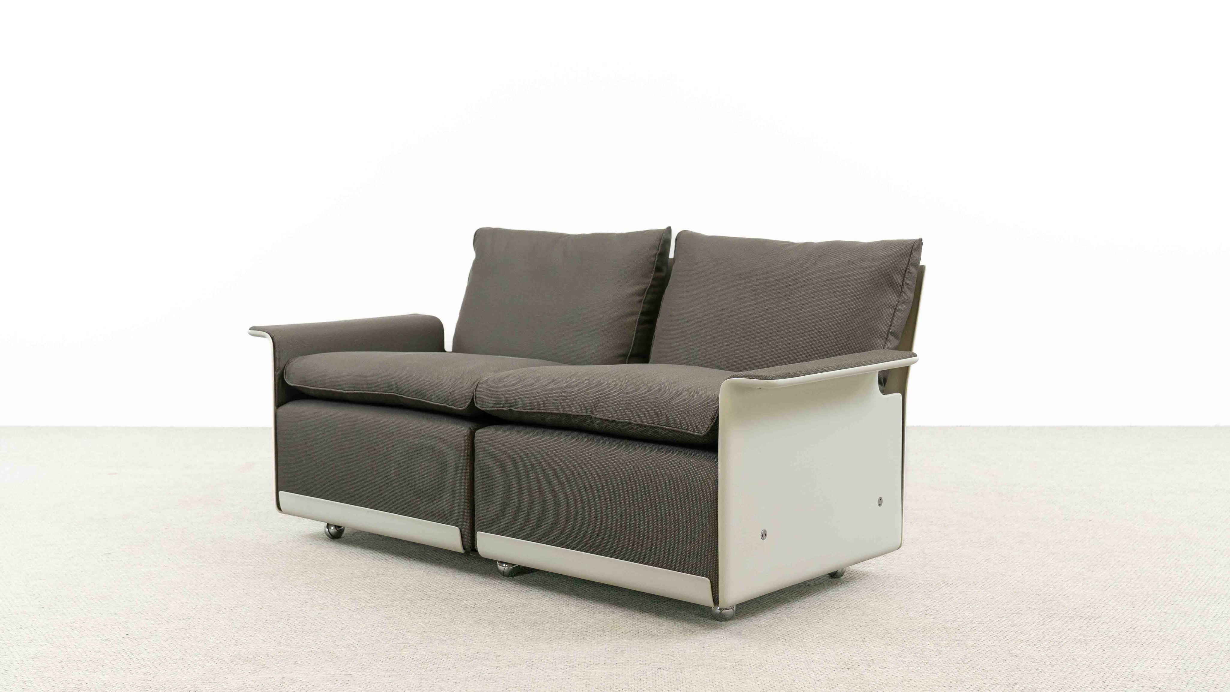 Vitsœ_620_Seating_Set_by_Dieter_Rams,_2-Seater_Sofa_and_Armchair,_Germany,_1960s