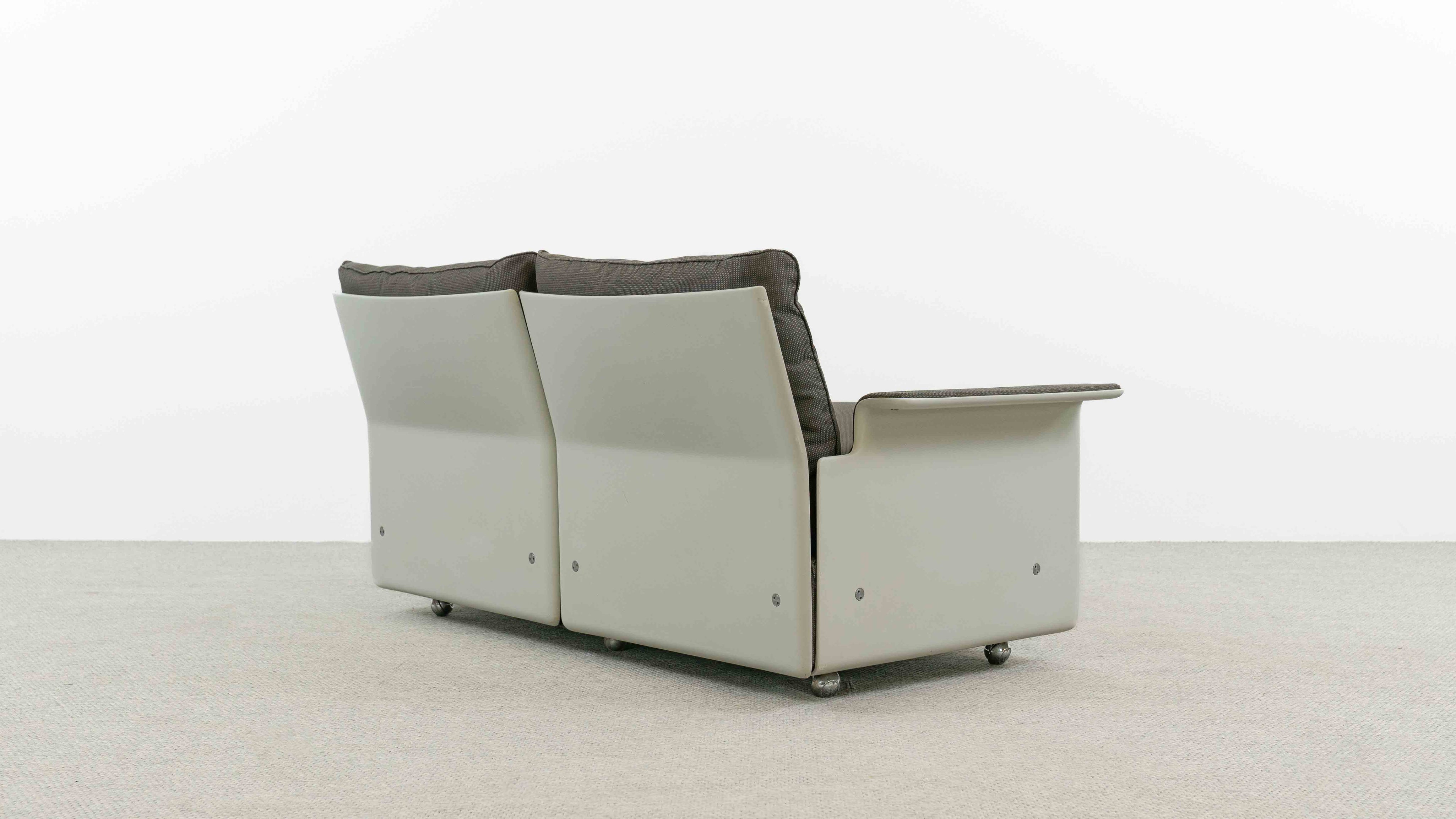 Vitsœ_620_Seating_Set_by_Dieter_Rams,_2-Seater_Sofa_and_Armchair,_Germany,_1960s