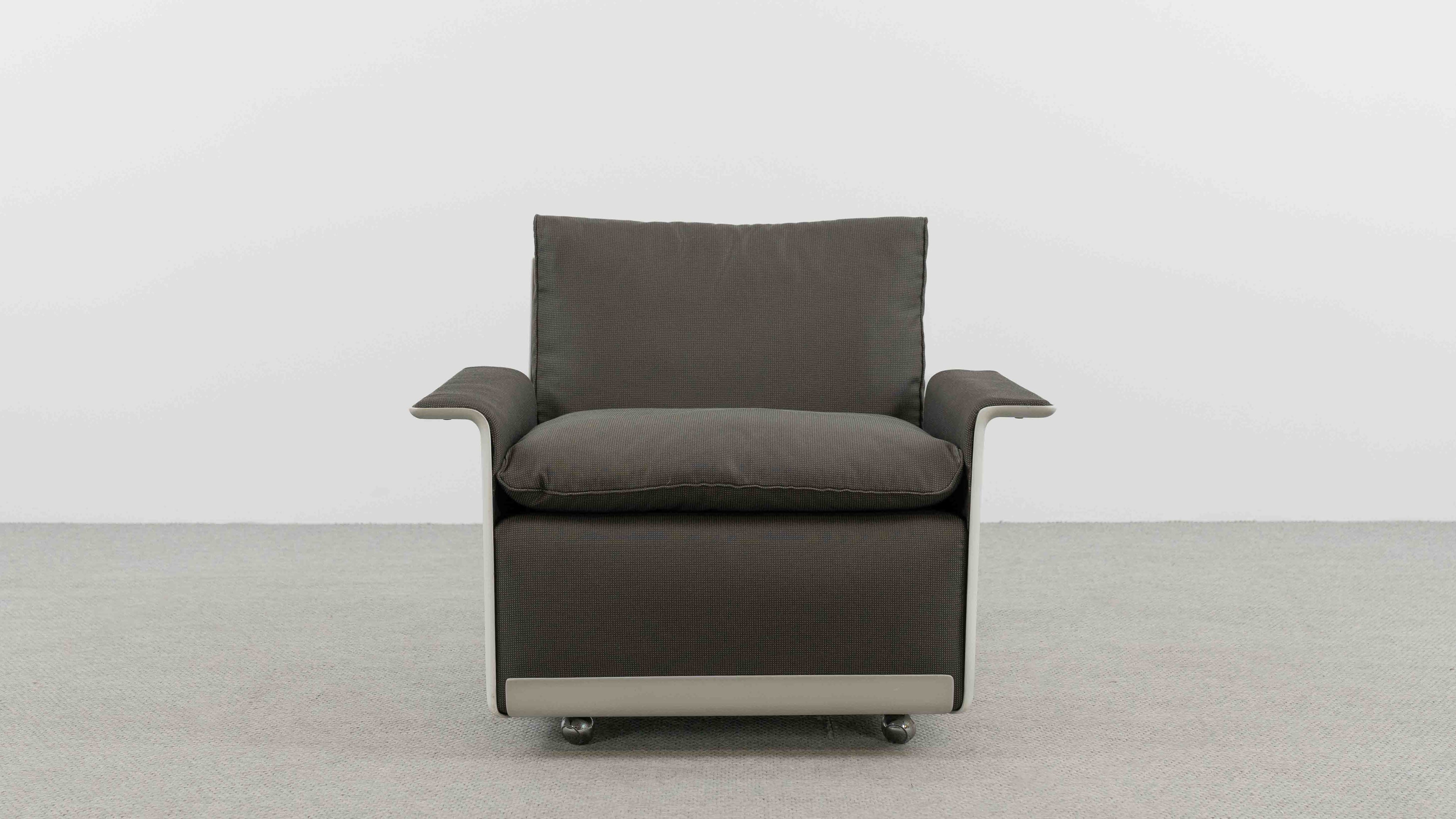 Vitsœ_620_Seating_Set_by_Dieter_Rams,_2-Seater_Sofa_and_Armchair,_Germany,_1960s