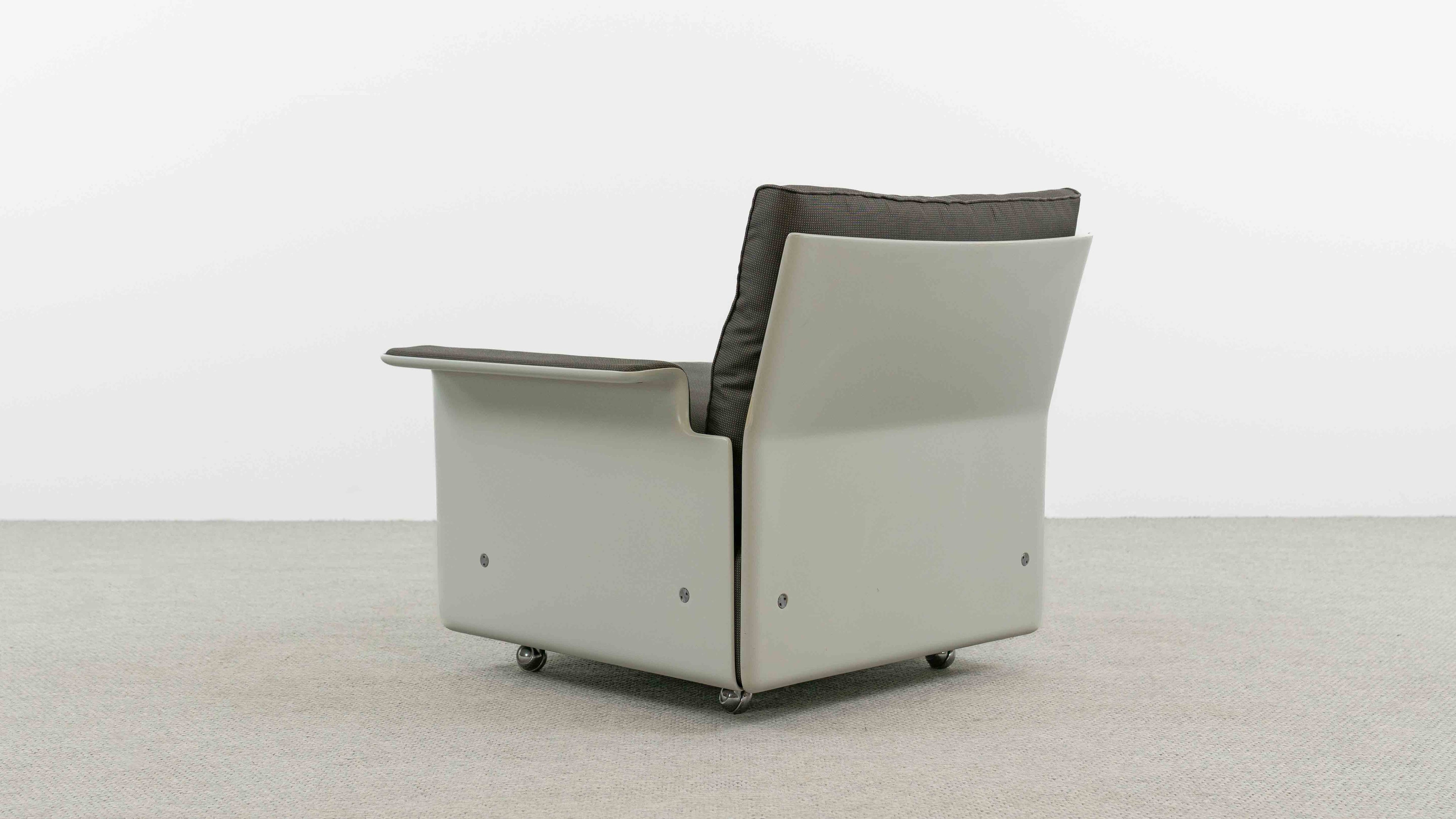 Vitsœ_620_Seating_Set_by_Dieter_Rams,_2-Seater_Sofa_and_Armchair,_Germany,_1960s