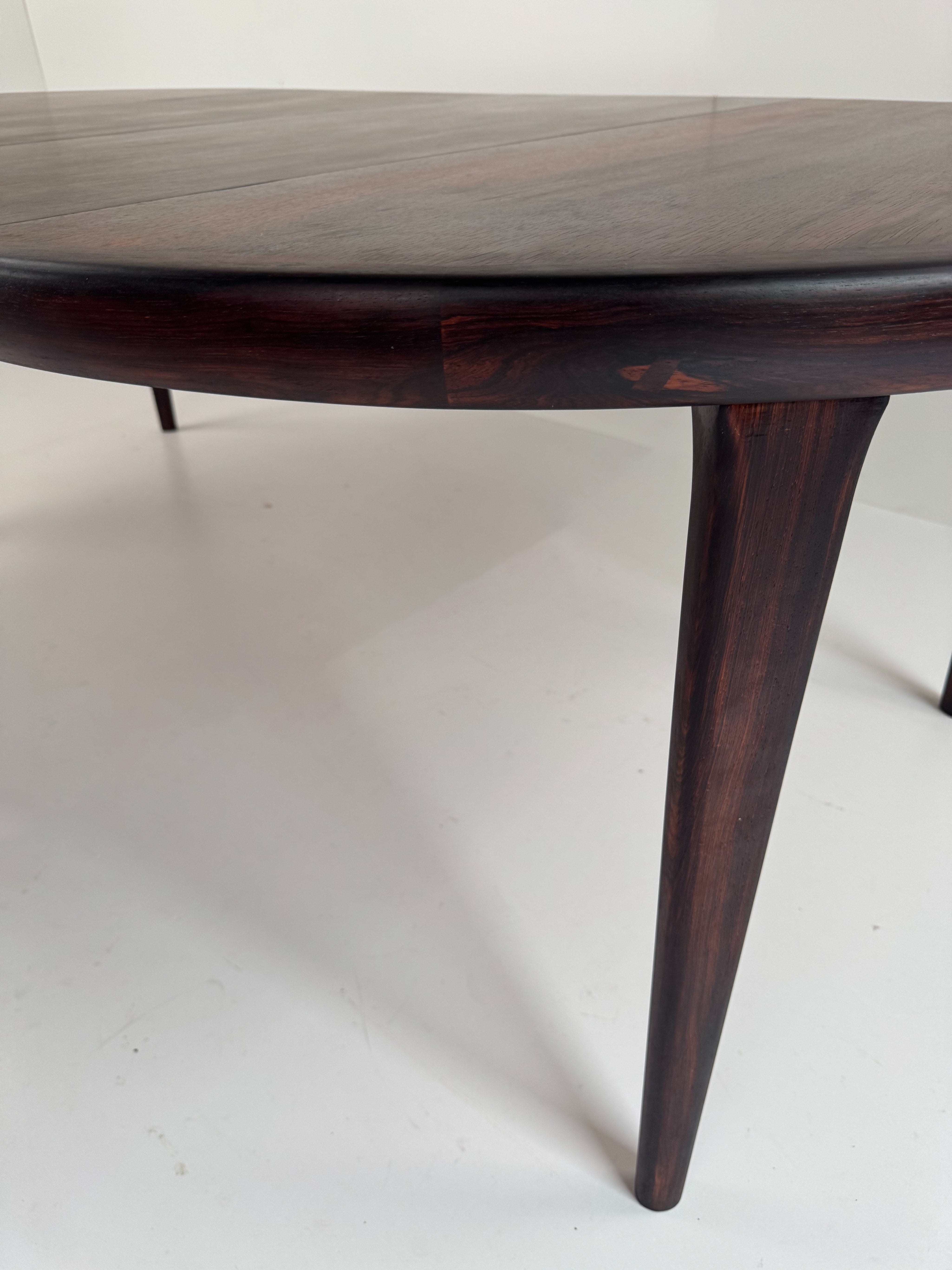 VV_Møbler_Extendable_Dining_Table,_Denmark,_1960s
