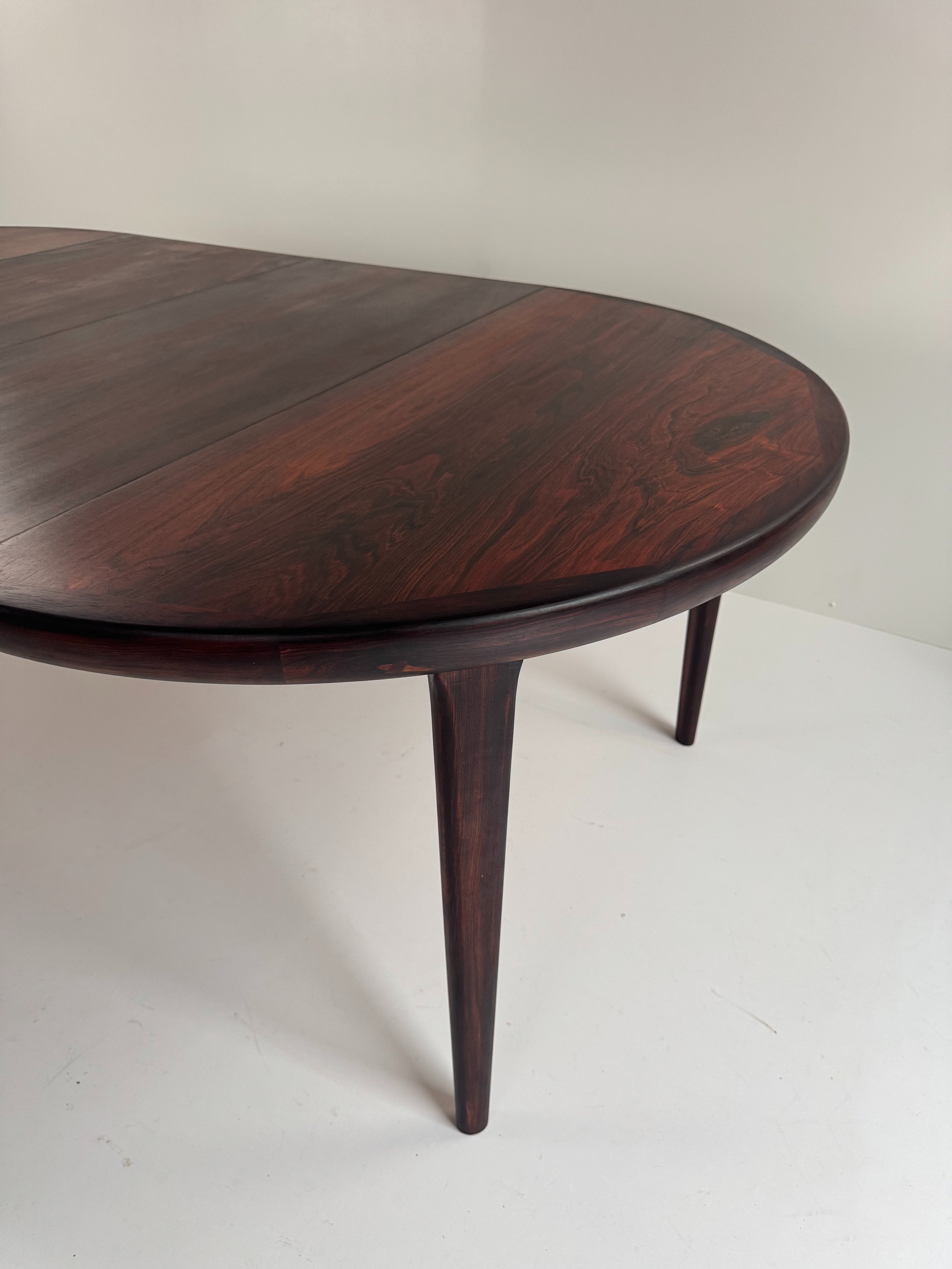 VV_Møbler_Extendable_Dining_Table,_Denmark,_1960s