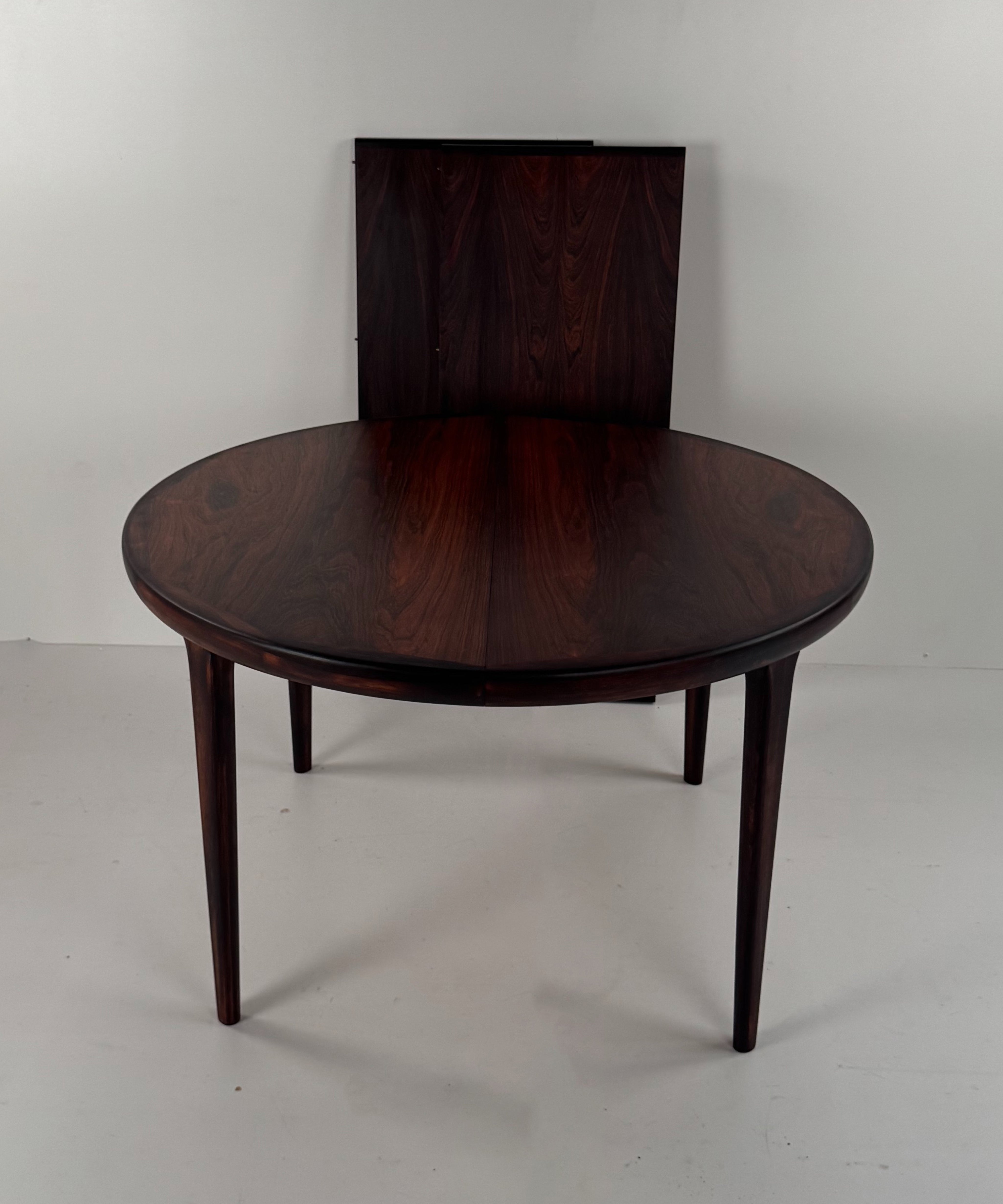 VV_Møbler_Extendable_Dining_Table,_Denmark,_1960s