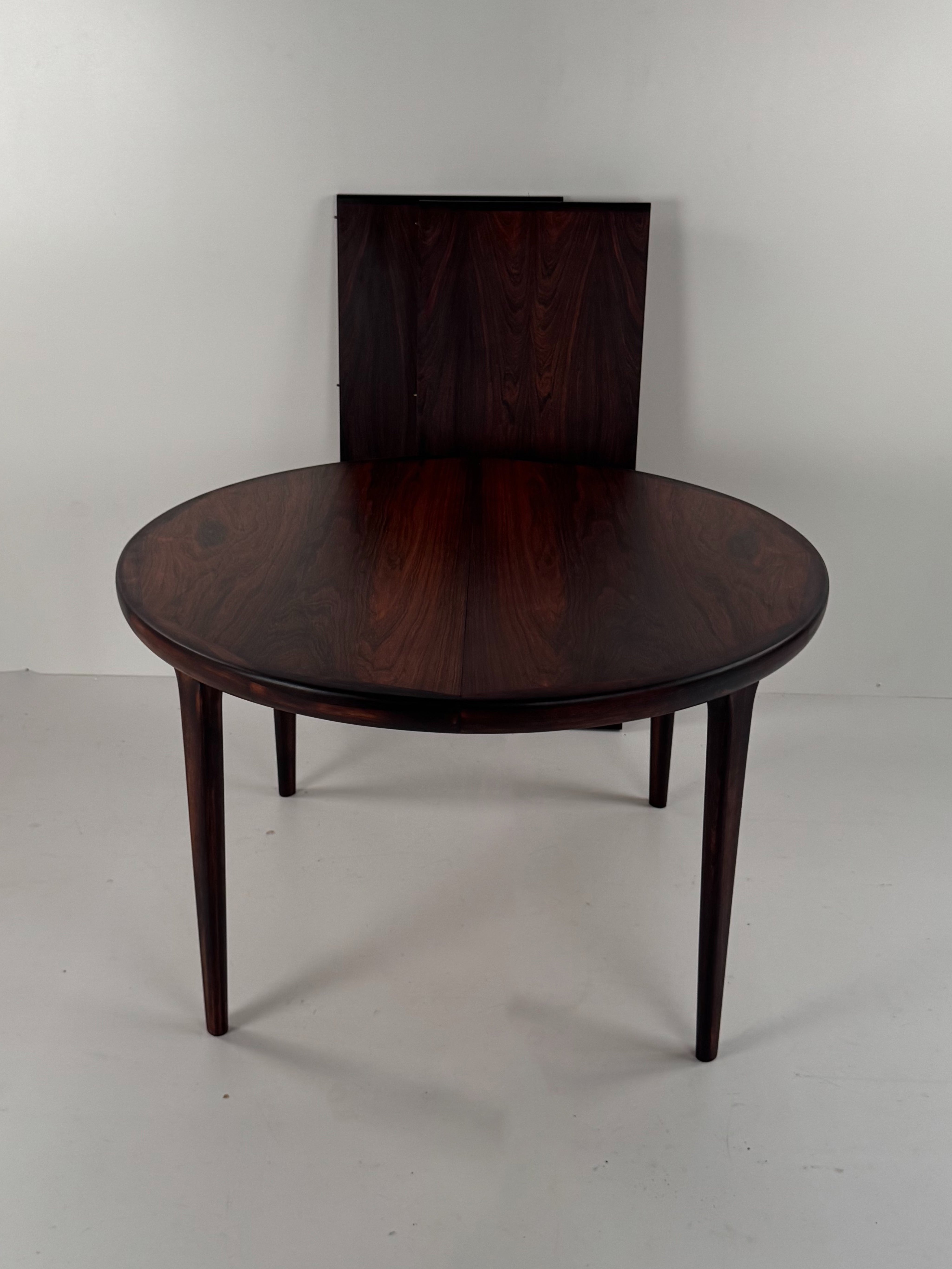 VV_Møbler_Extendable_Dining_Table,_Denmark,_1960s