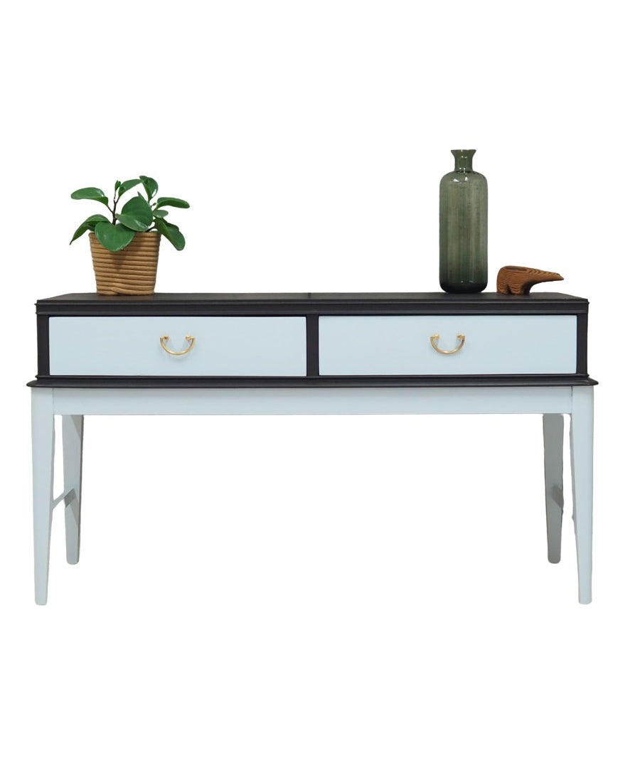 Walnut_chest_of_drawers,_French_design,_1970s,_production:_France